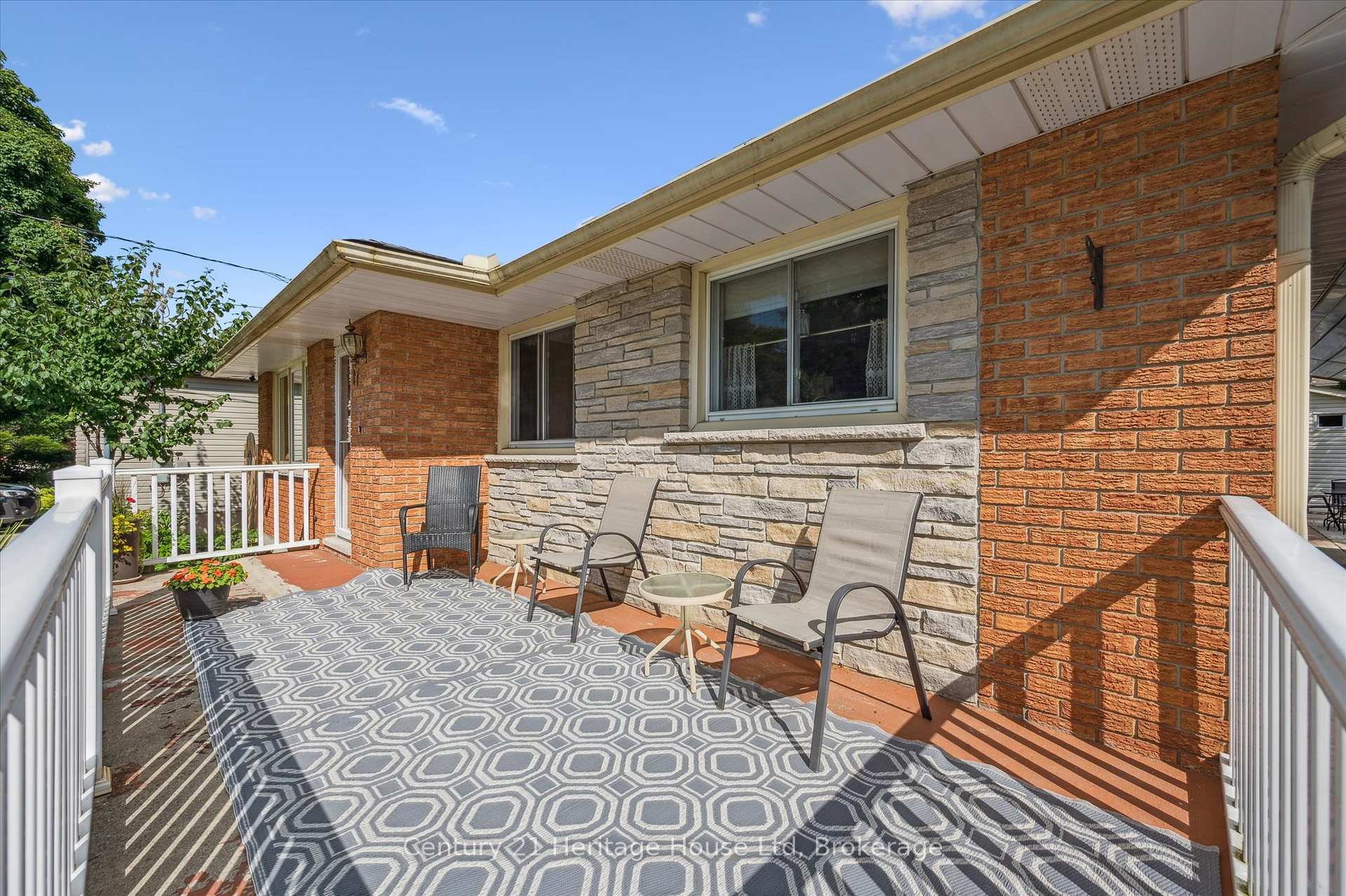 Photo 5 of 17 Dalebrook Place, Guelph, Victoria North — HOMEH