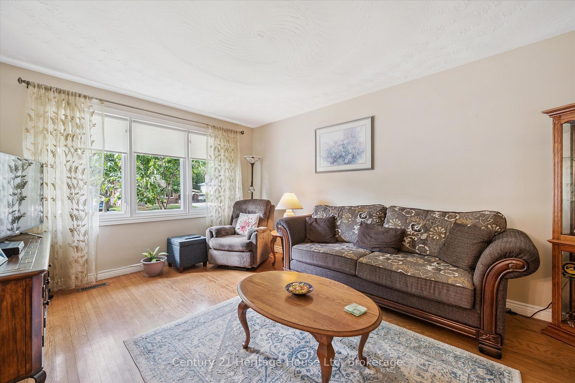 Photo 8 of 17 Dalebrook Place, Guelph, Victoria North — HOMEH