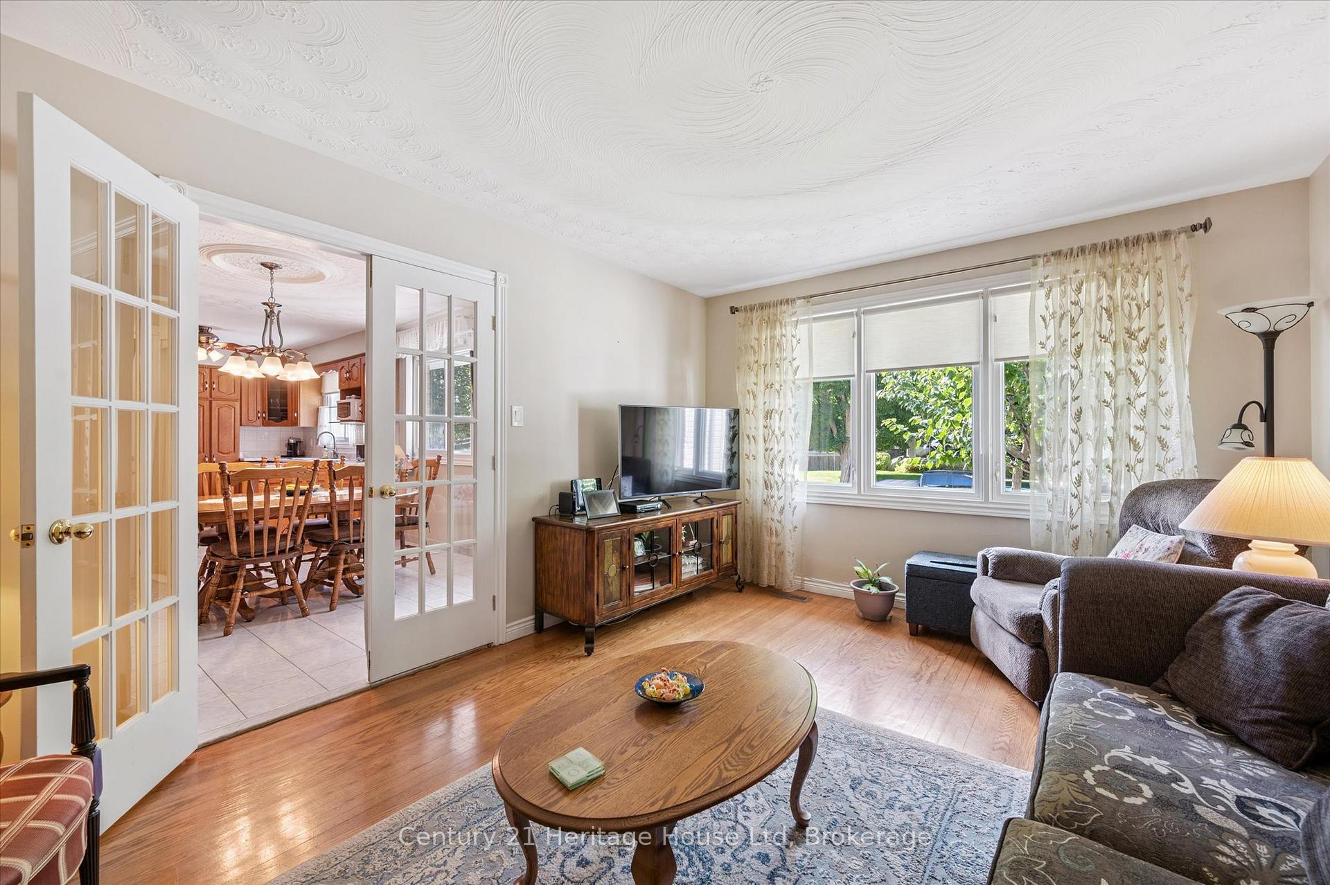 Photo 9 of 17 Dalebrook Place, Guelph, Victoria North — HOMEH