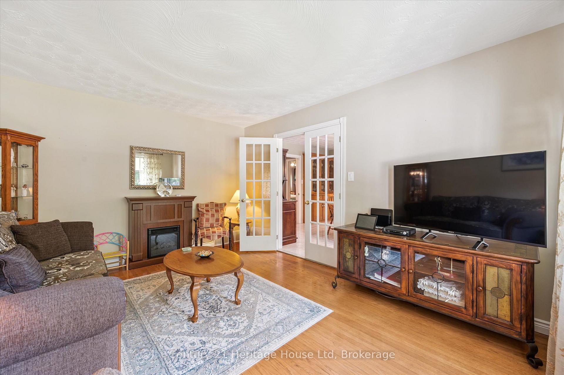 Photo 10 of 17 Dalebrook Place, Guelph, Victoria North — HOMEH