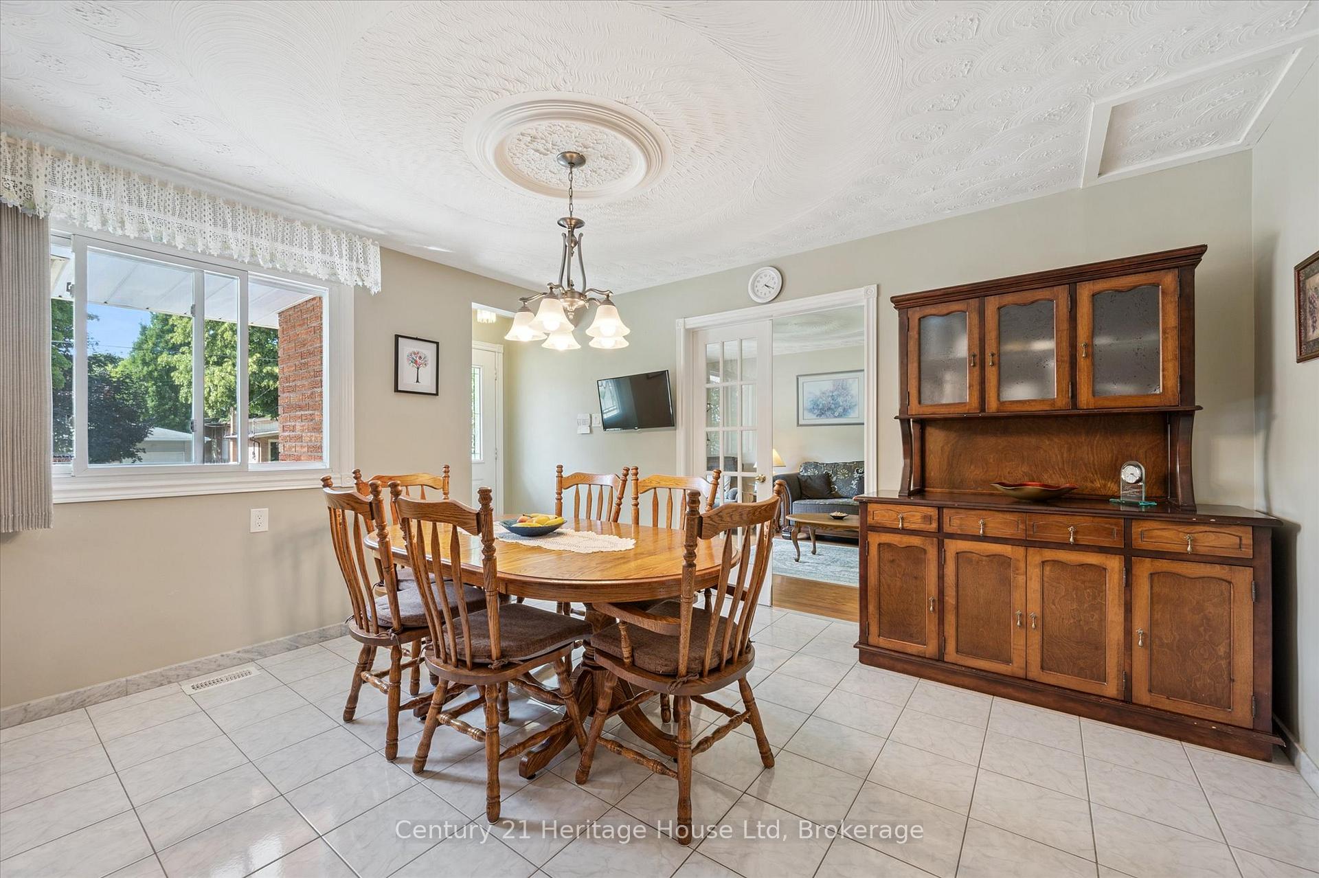 Photo 11 of 17 Dalebrook Place, Guelph, Victoria North — HOMEH