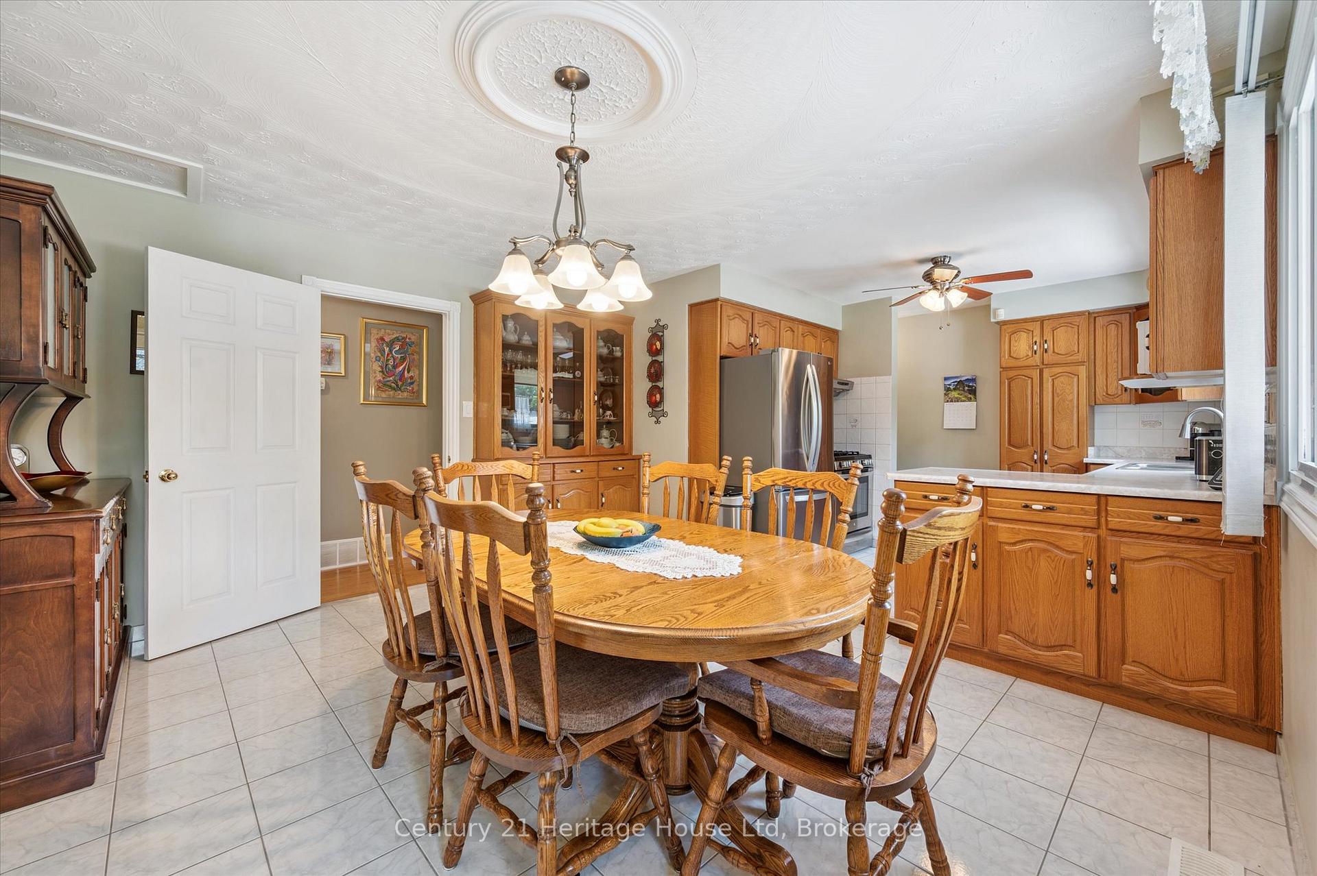 Photo 12 of 17 Dalebrook Place, Guelph, Victoria North — HOMEH