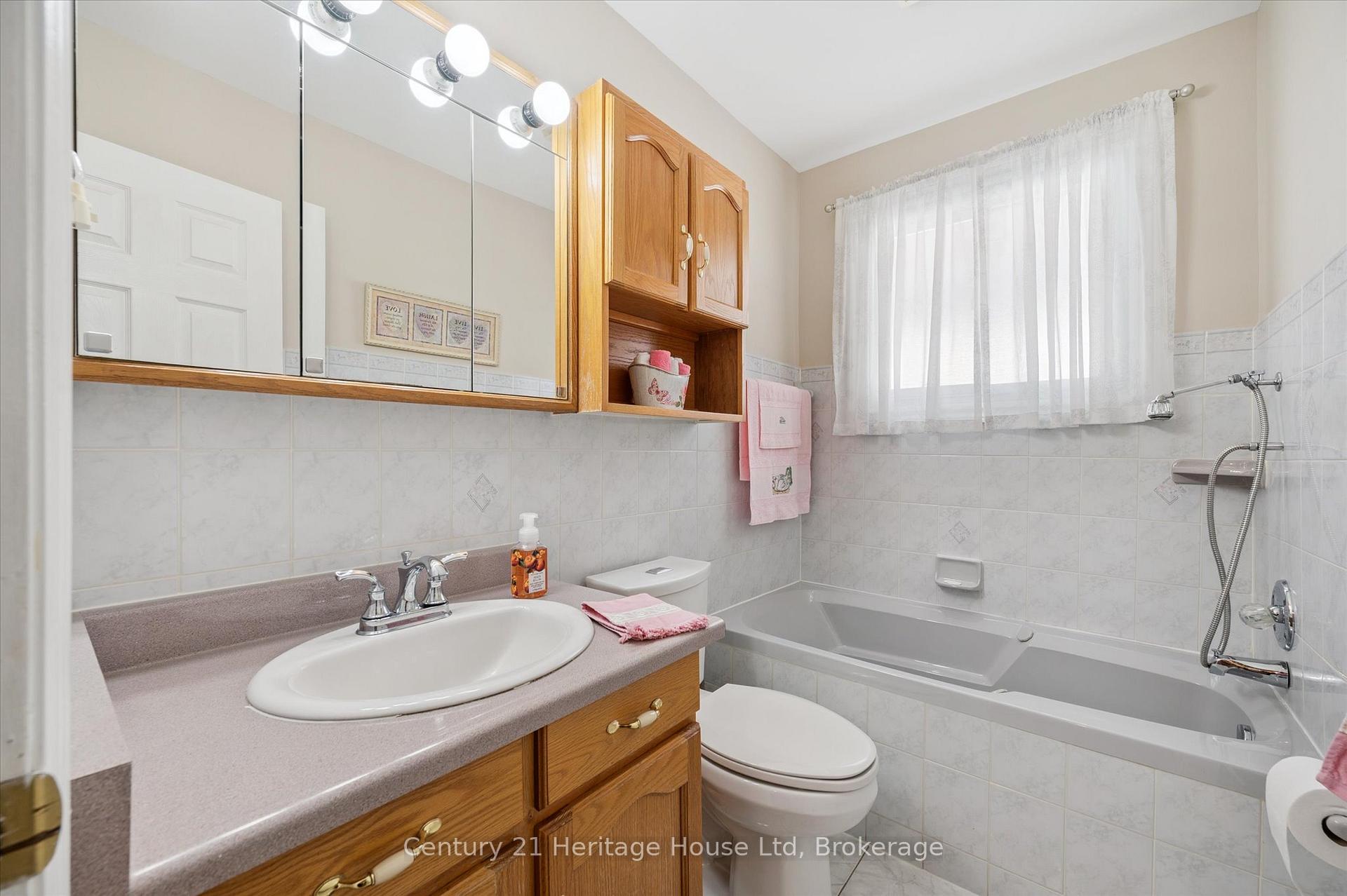 Photo 23 of 17 Dalebrook Place, Guelph, Victoria North — HOMEH