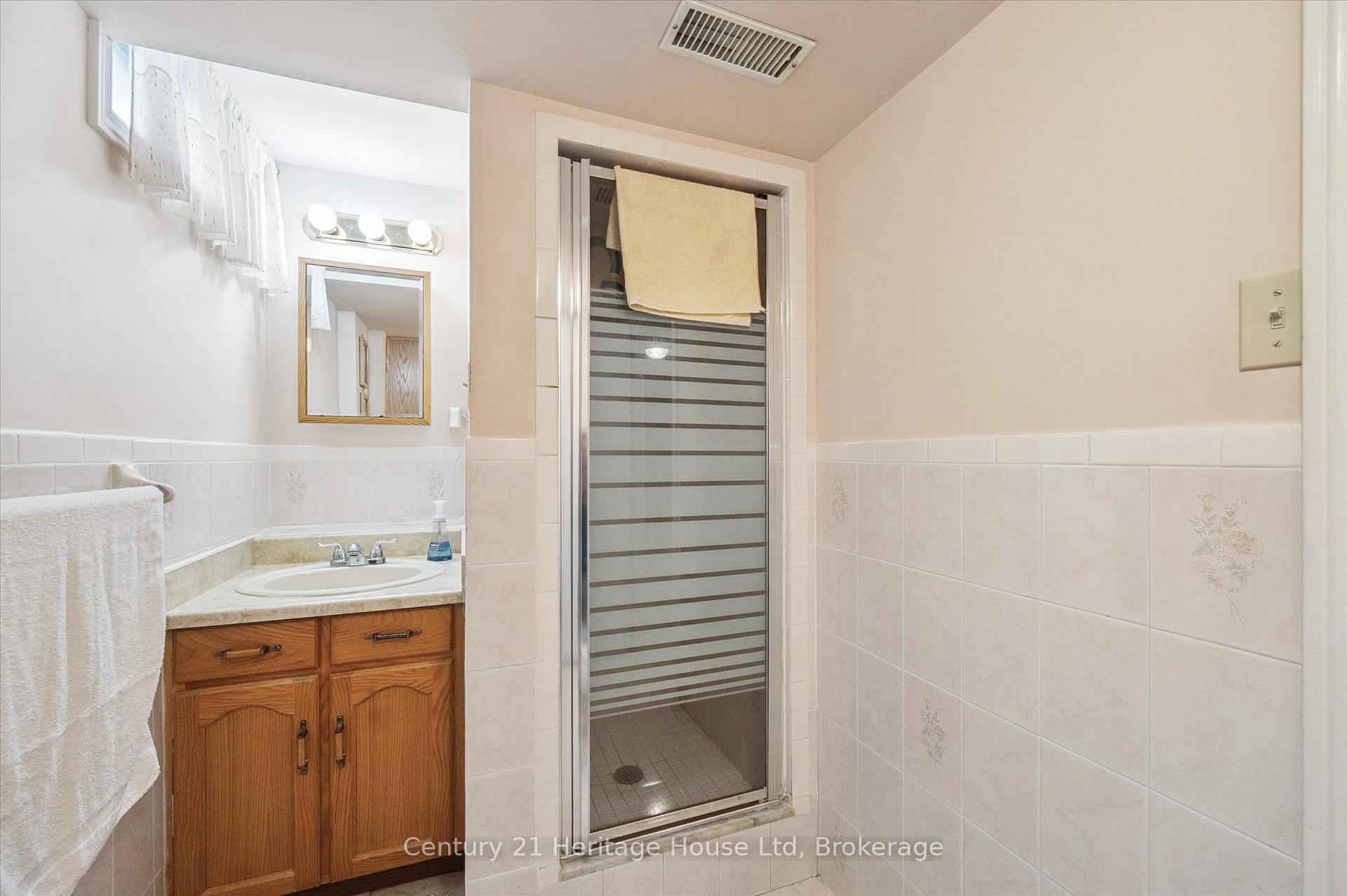 Photo 30 of 17 Dalebrook Place, Guelph, Victoria North — HOMEH
