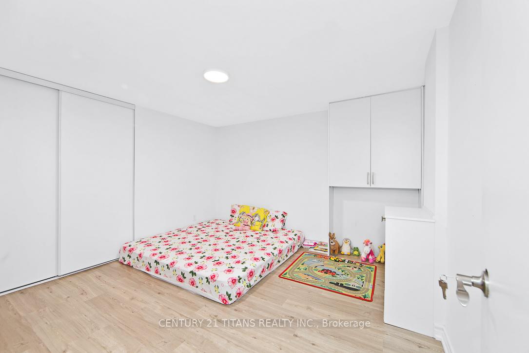 Photo 16 of 75 Cornwall Drive, Ajax, Central — HOMEH