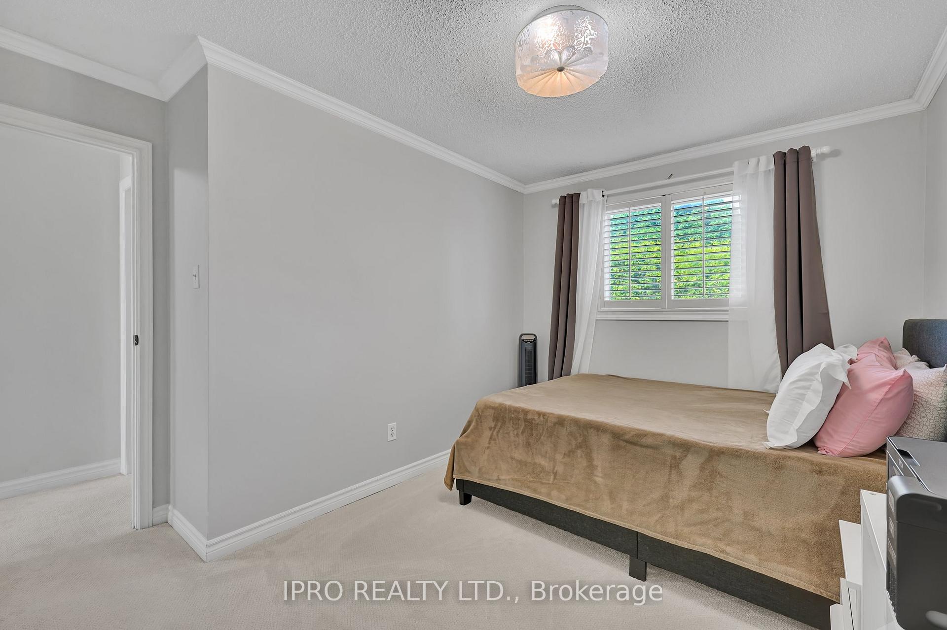 Photo 24 of 620 Down Crescent, Oshawa, Donevan — HOMEH