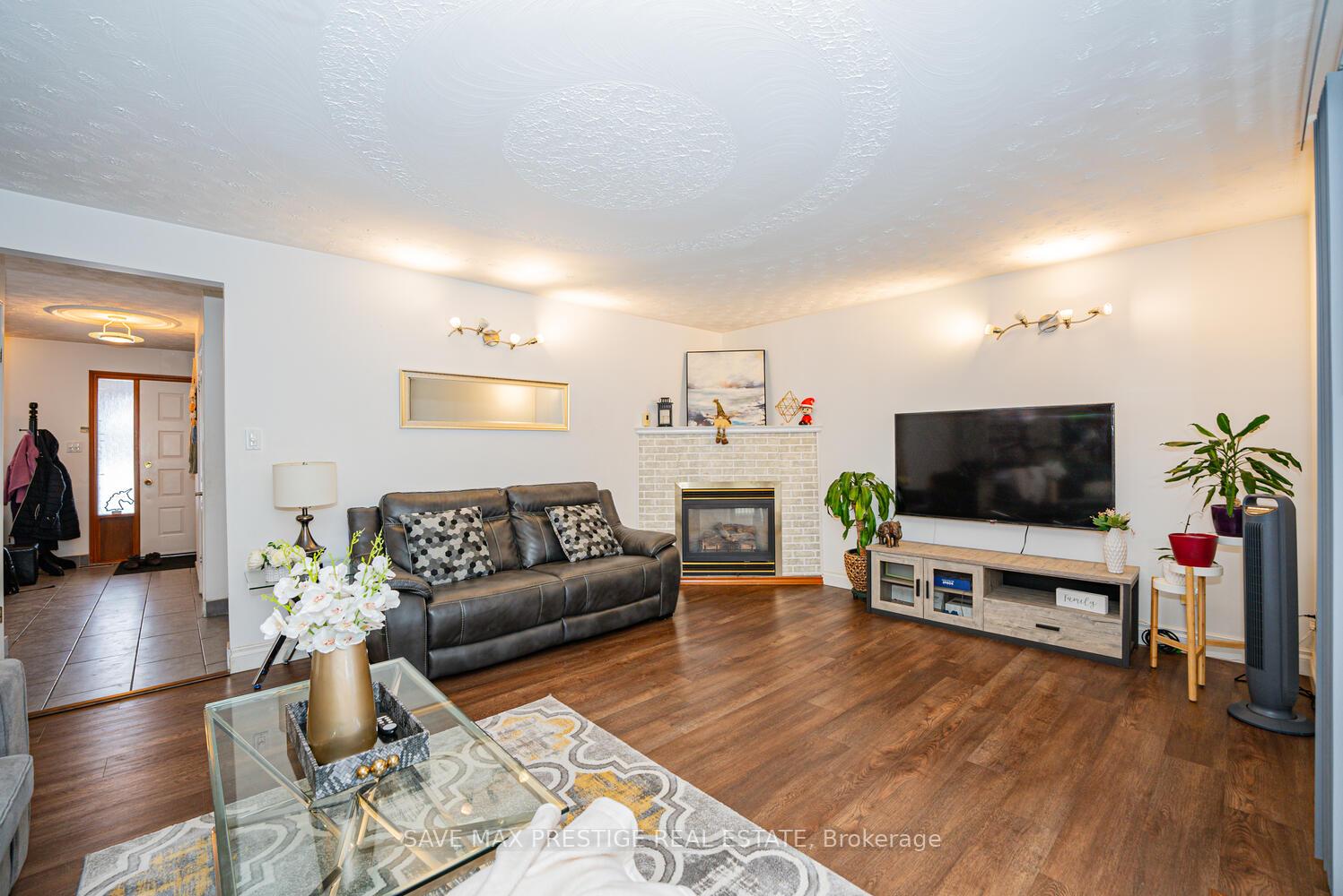 Photo 8 of 84 Wimbleton Crescent, Kitchener — HOMEH