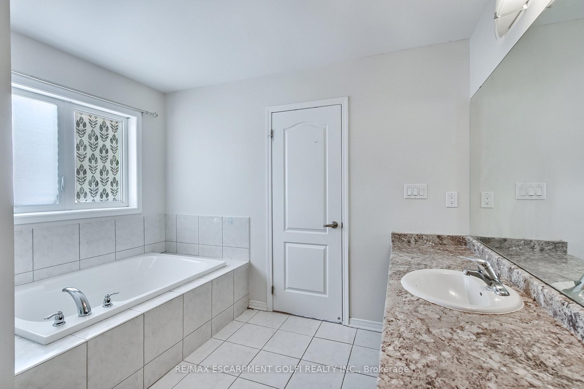 Photo 18 of 41 Sumac Drive, Haldimand — HOMEH