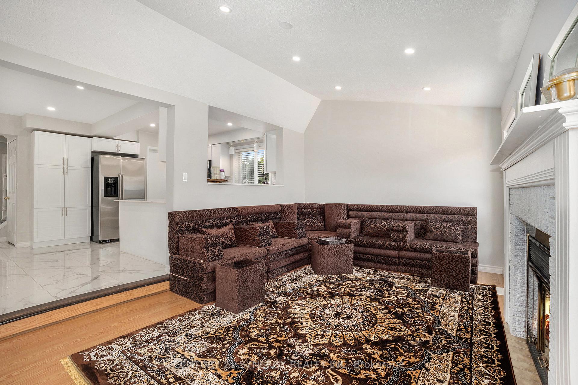 Photo 6 of 40 Keys Way, Ottawa, Hunt Club Park — HOMEH