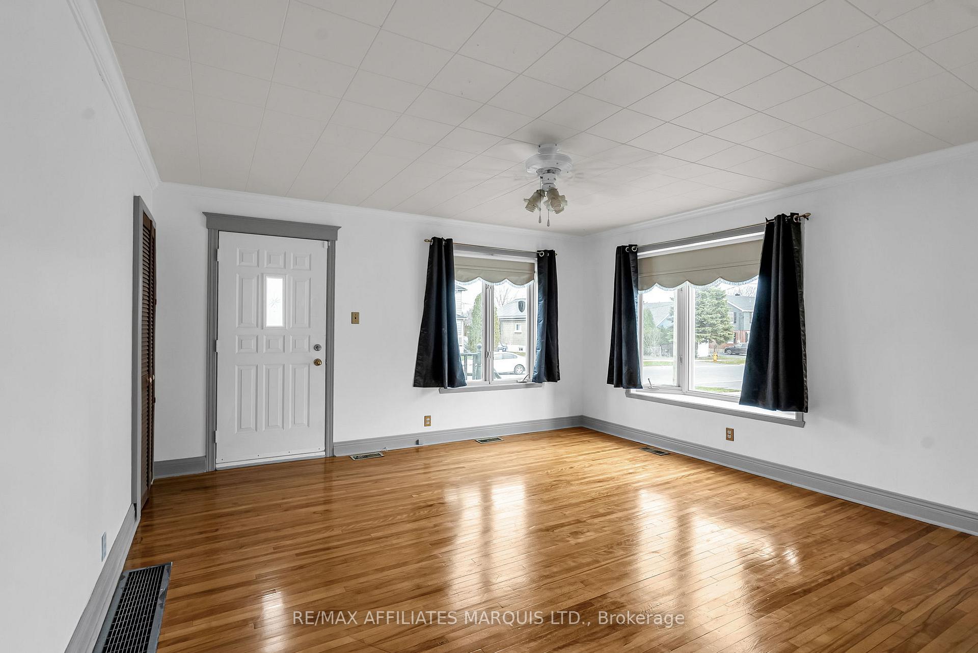 Photo 11 of 29 Dunbar Avenue, Cornwall — HOMEH