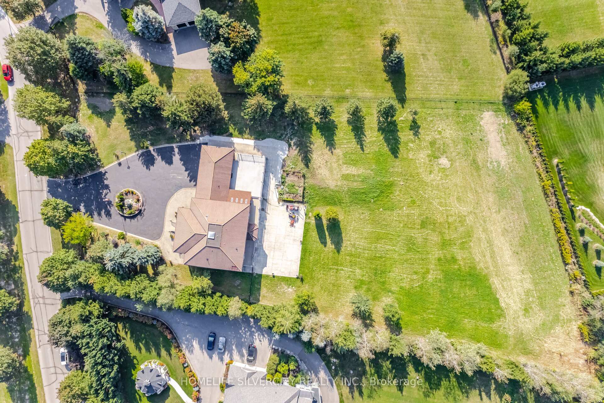 Photo 6 of 34 Estateview Circle, Brampton, Toronto Gore Rural Estate — HOMEH