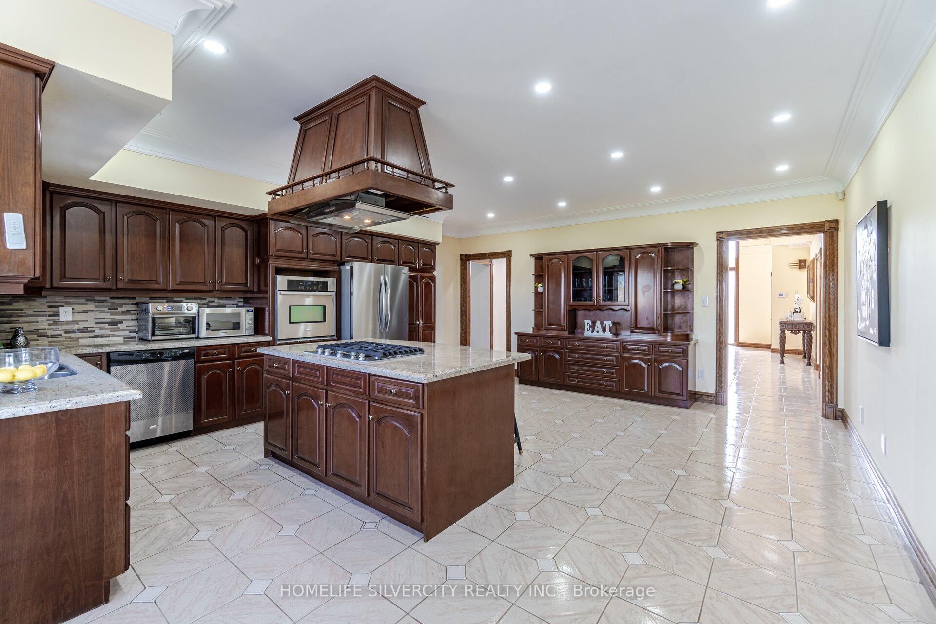 Photo 14 of 34 Estateview Circle, Brampton, Toronto Gore Rural Estate — HOMEH