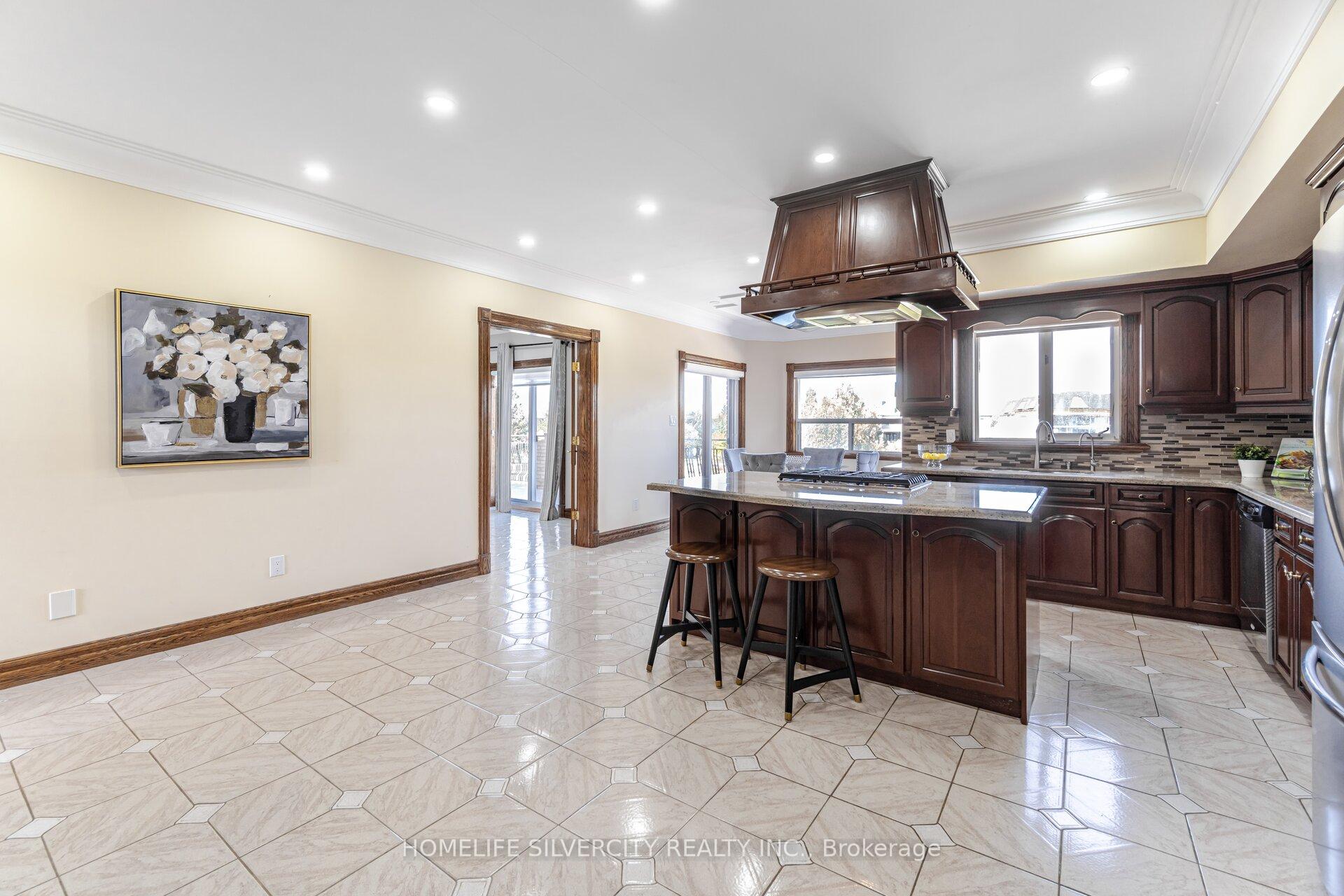Photo 15 of 34 Estateview Circle, Brampton, Toronto Gore Rural Estate — HOMEH