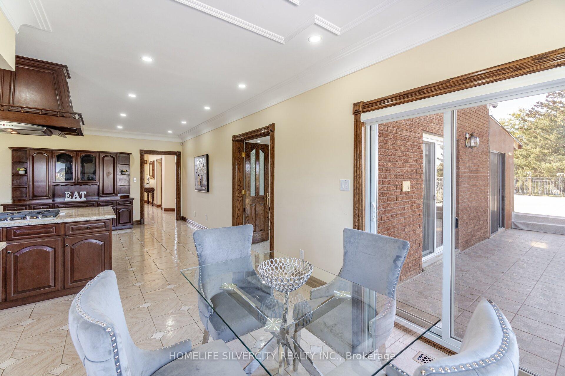 Photo 3 of 34 Estateview Circle, Brampton, Toronto Gore Rural Estate — HOMEH