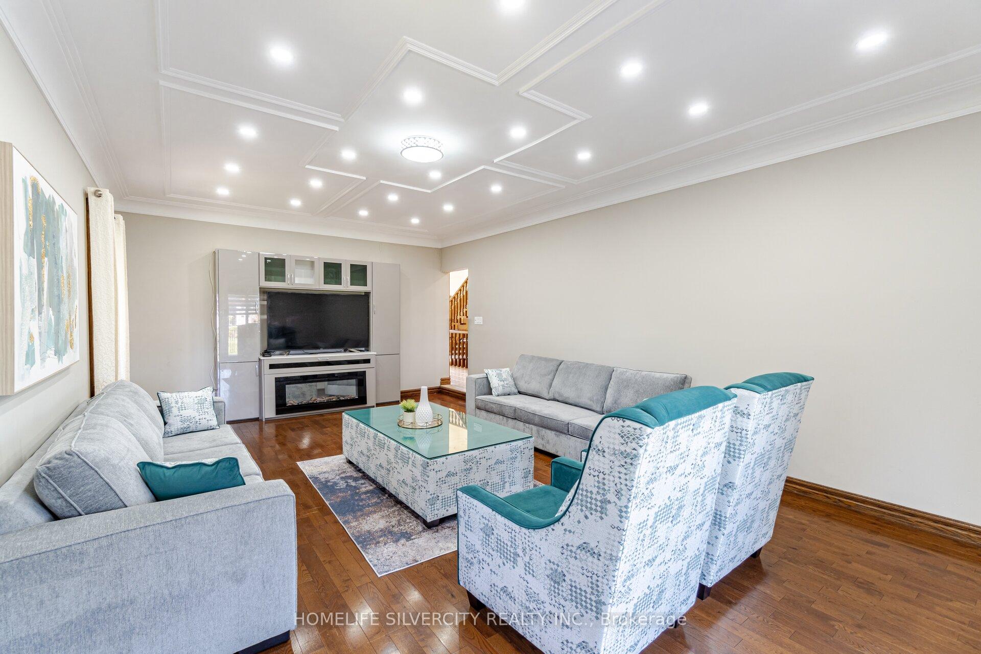 Photo 9 of 34 Estateview Circle, Brampton, Toronto Gore Rural Estate — HOMEH