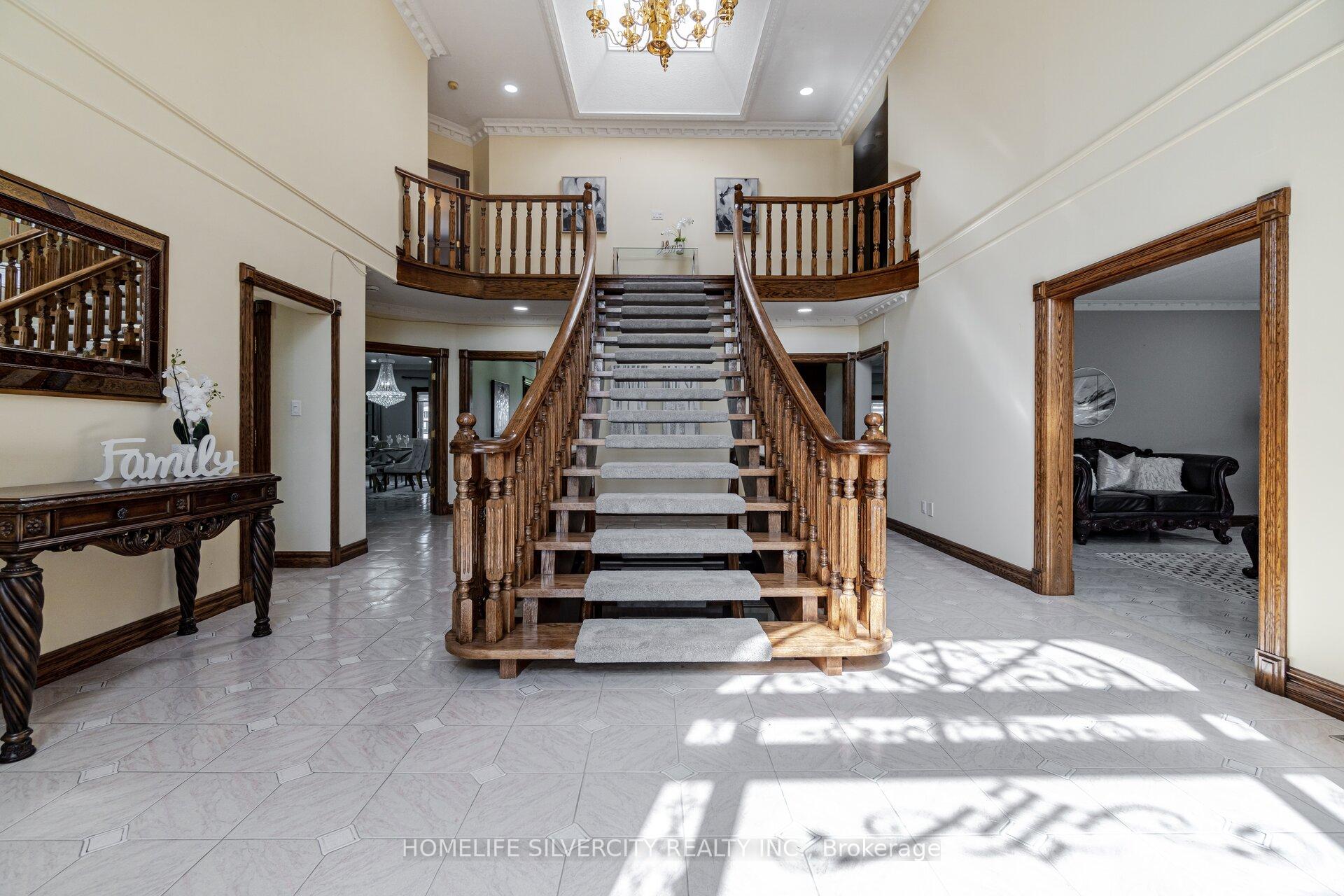 Photo 17 of 34 Estateview Circle, Brampton, Toronto Gore Rural Estate — HOMEH