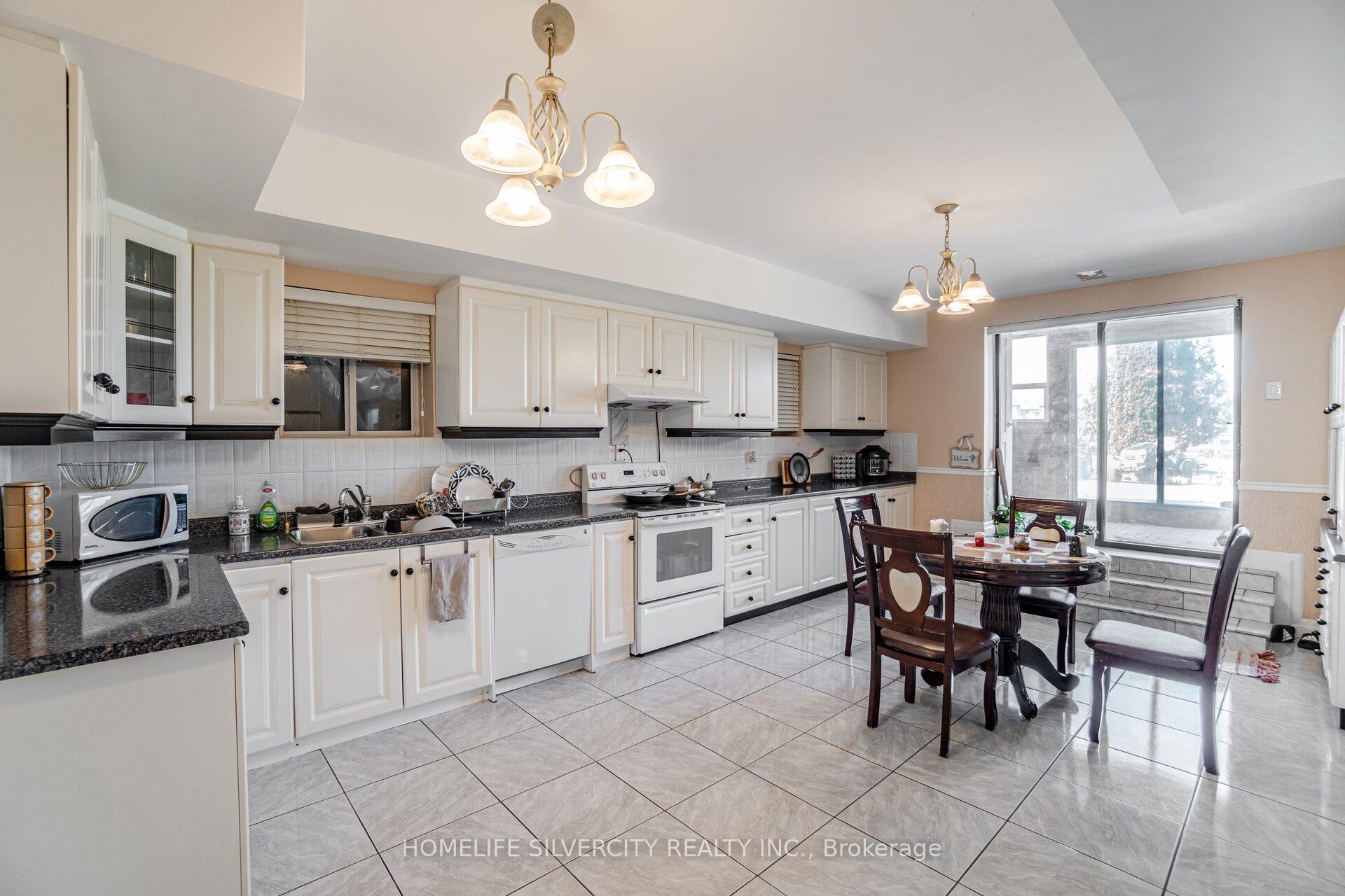 Photo 36 of 34 Estateview Circle, Brampton, Toronto Gore Rural Estate — HOMEH