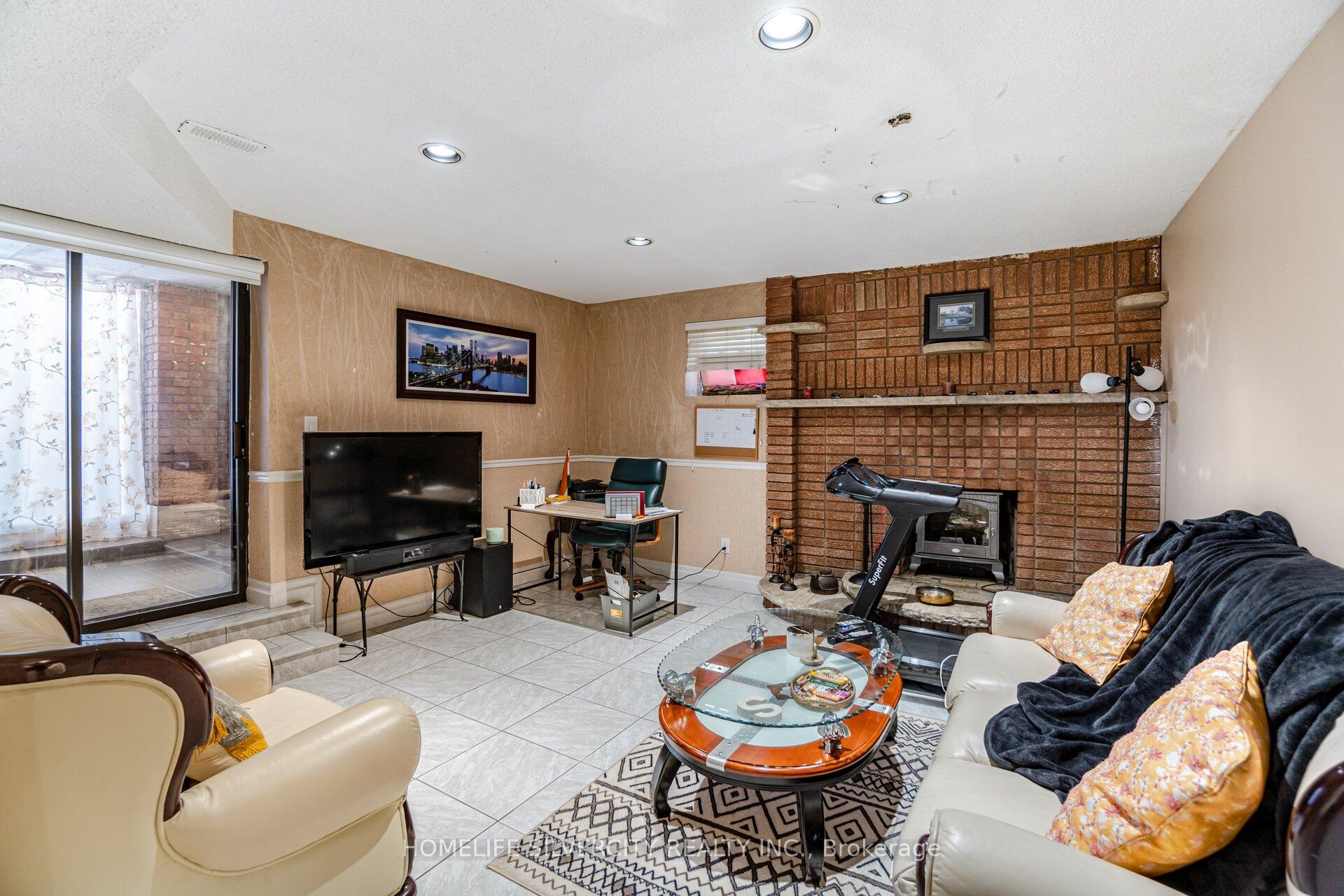 Photo 30 of 34 Estateview Circle, Brampton, Toronto Gore Rural Estate — HOMEH