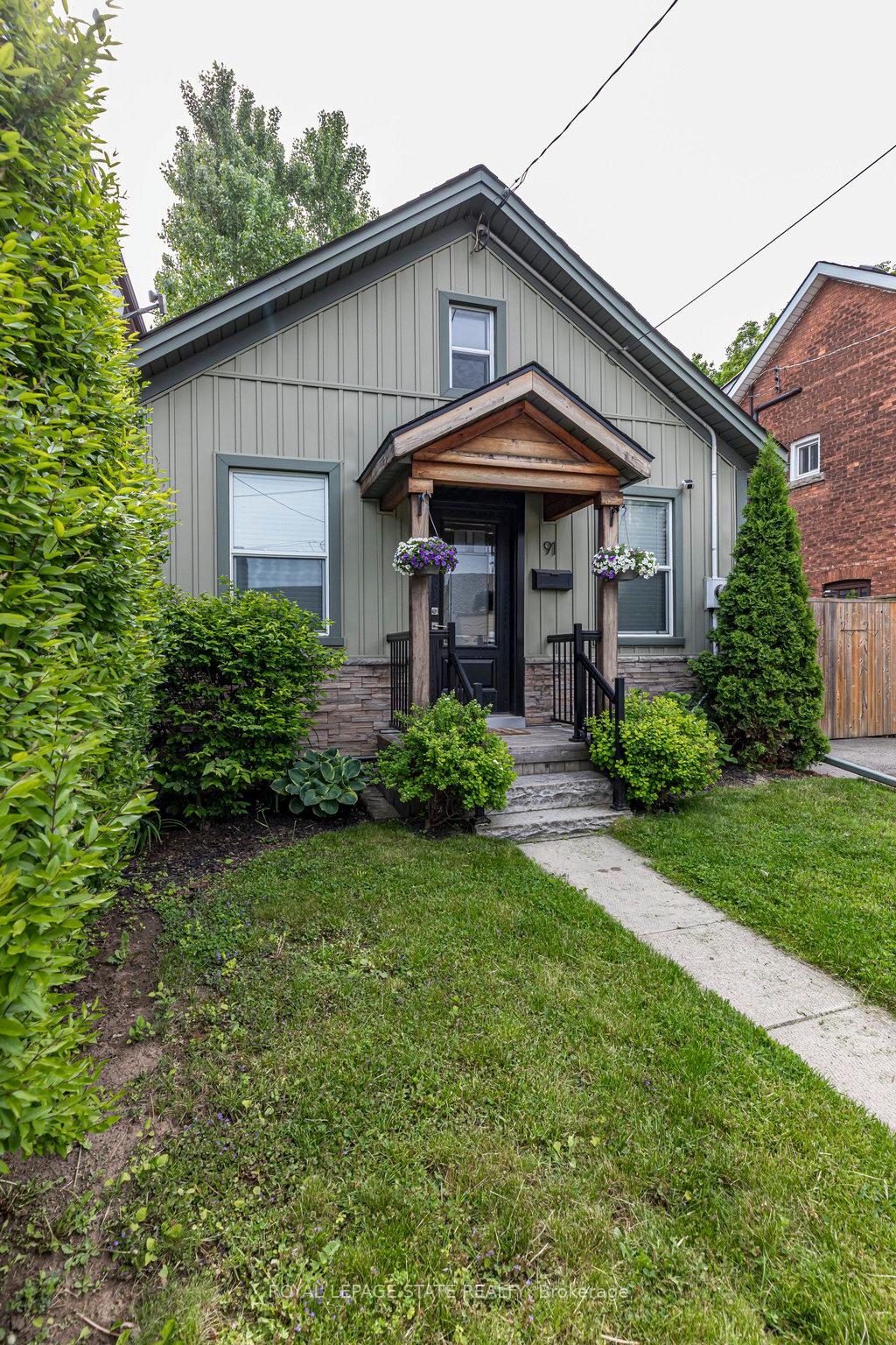 Front of 91 Aurora Street