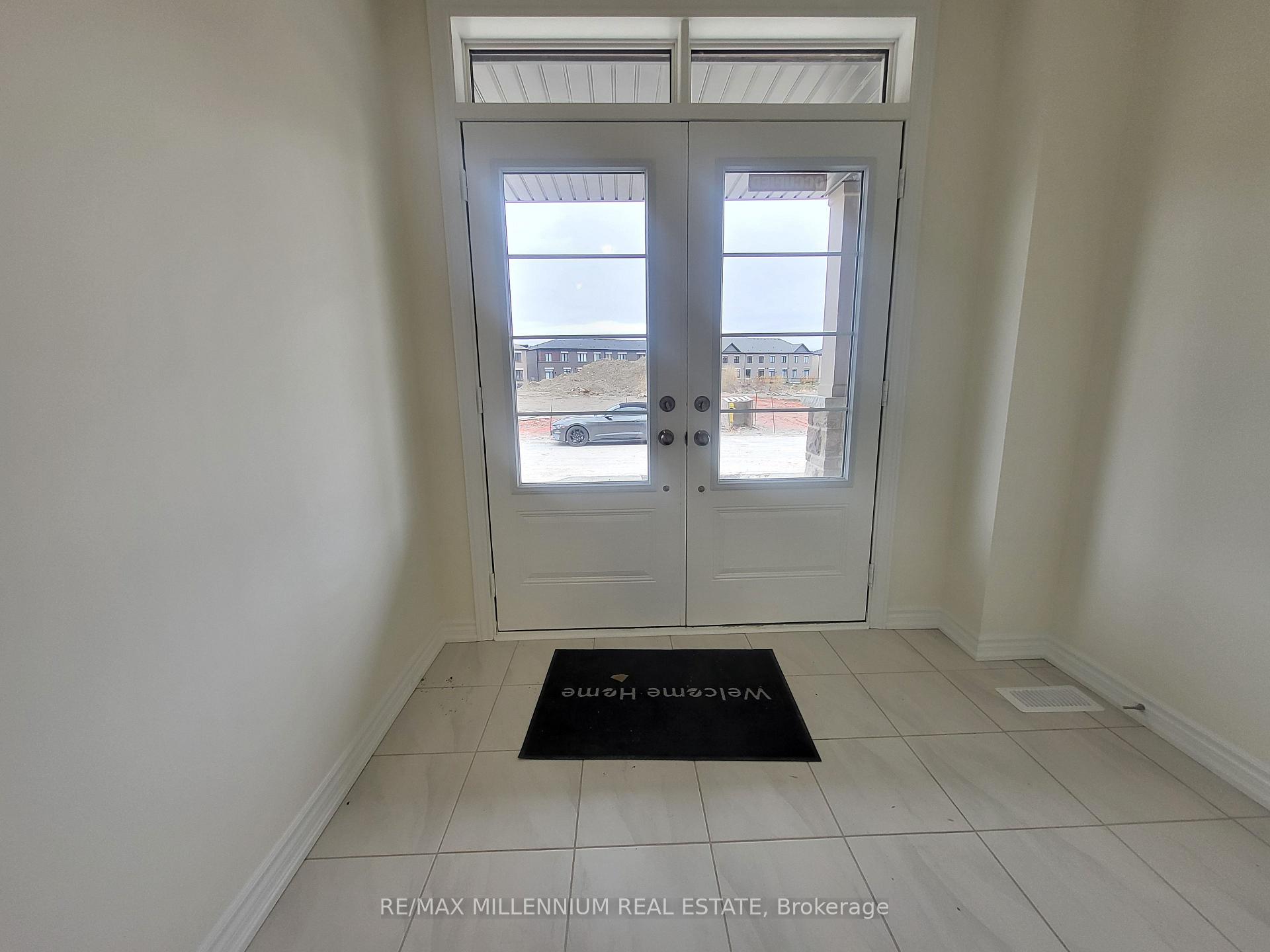 Photo 3 of 46 Haldimand Crescent, Vaughan, Kleinburg — HOMEH