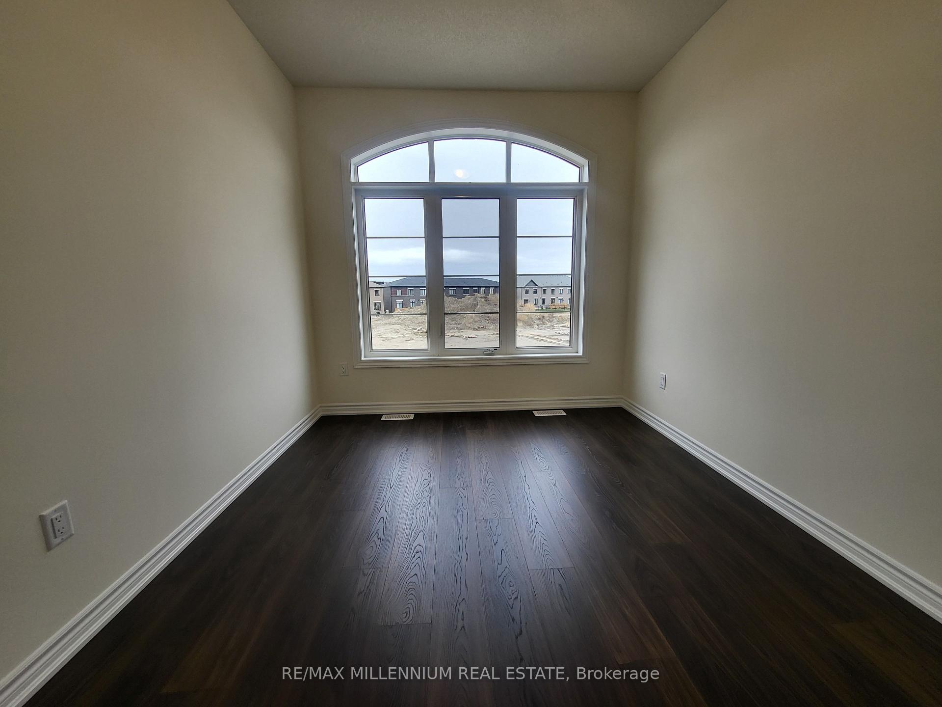 Photo 7 of 46 Haldimand Crescent, Vaughan, Kleinburg — HOMEH