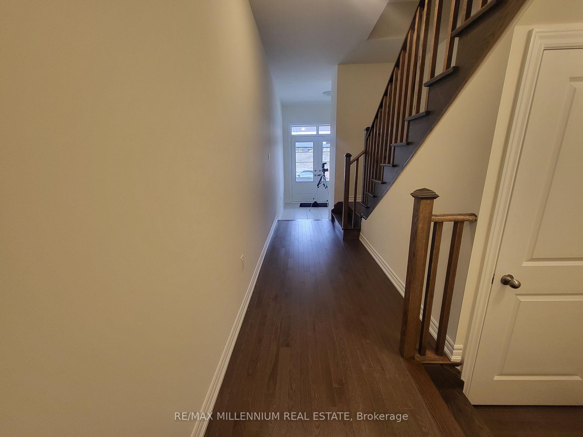 Photo 18 of 46 Haldimand Crescent, Vaughan, Kleinburg — HOMEH
