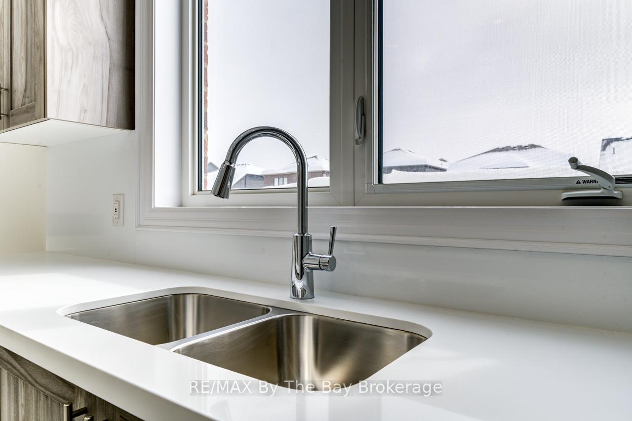 Photo 7 of 202 Mapleside Drive, Wasaga Beach — HOMEH
