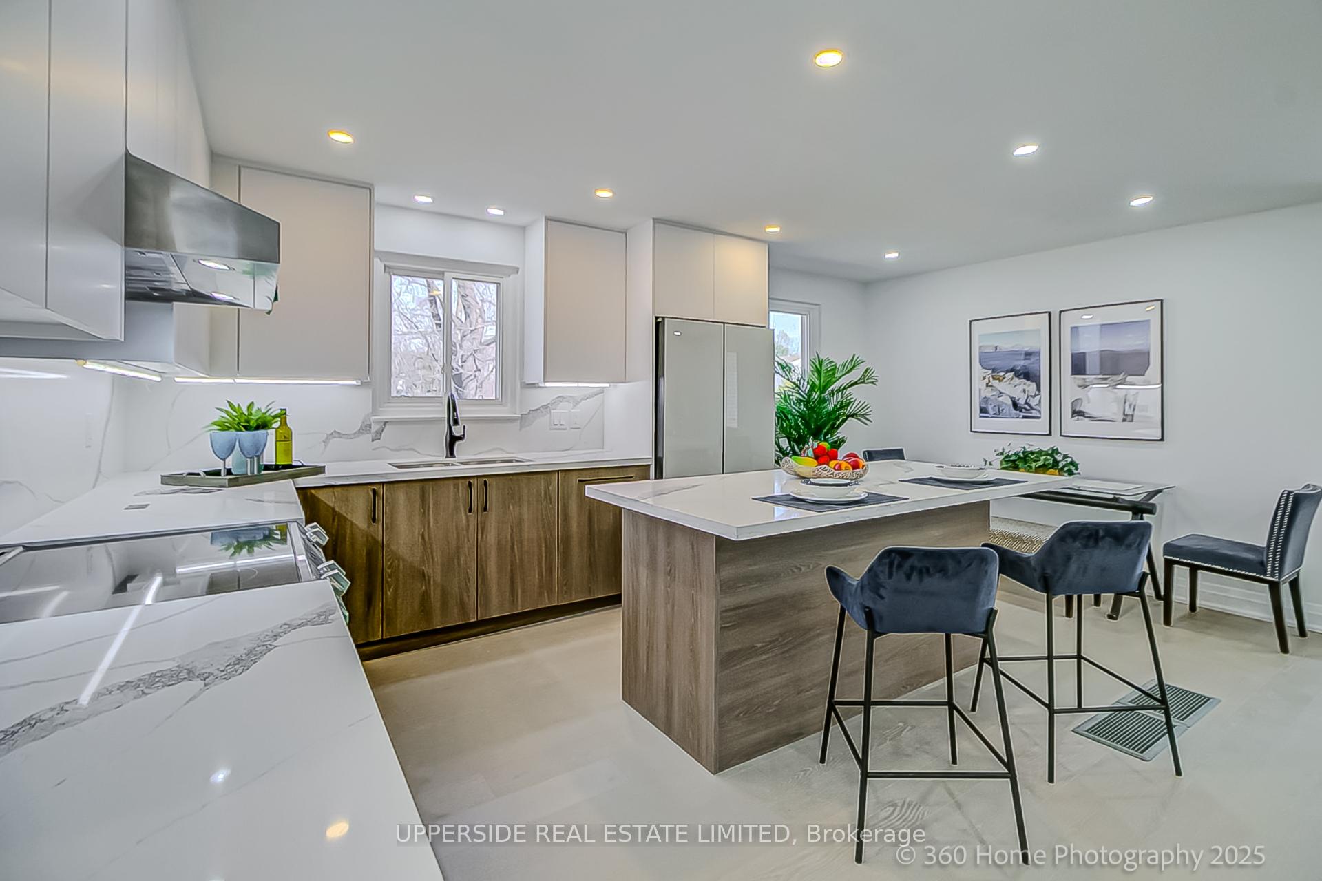 Photo 5 of 2 Christman Court, Markham, Markham Village — HOMEH
