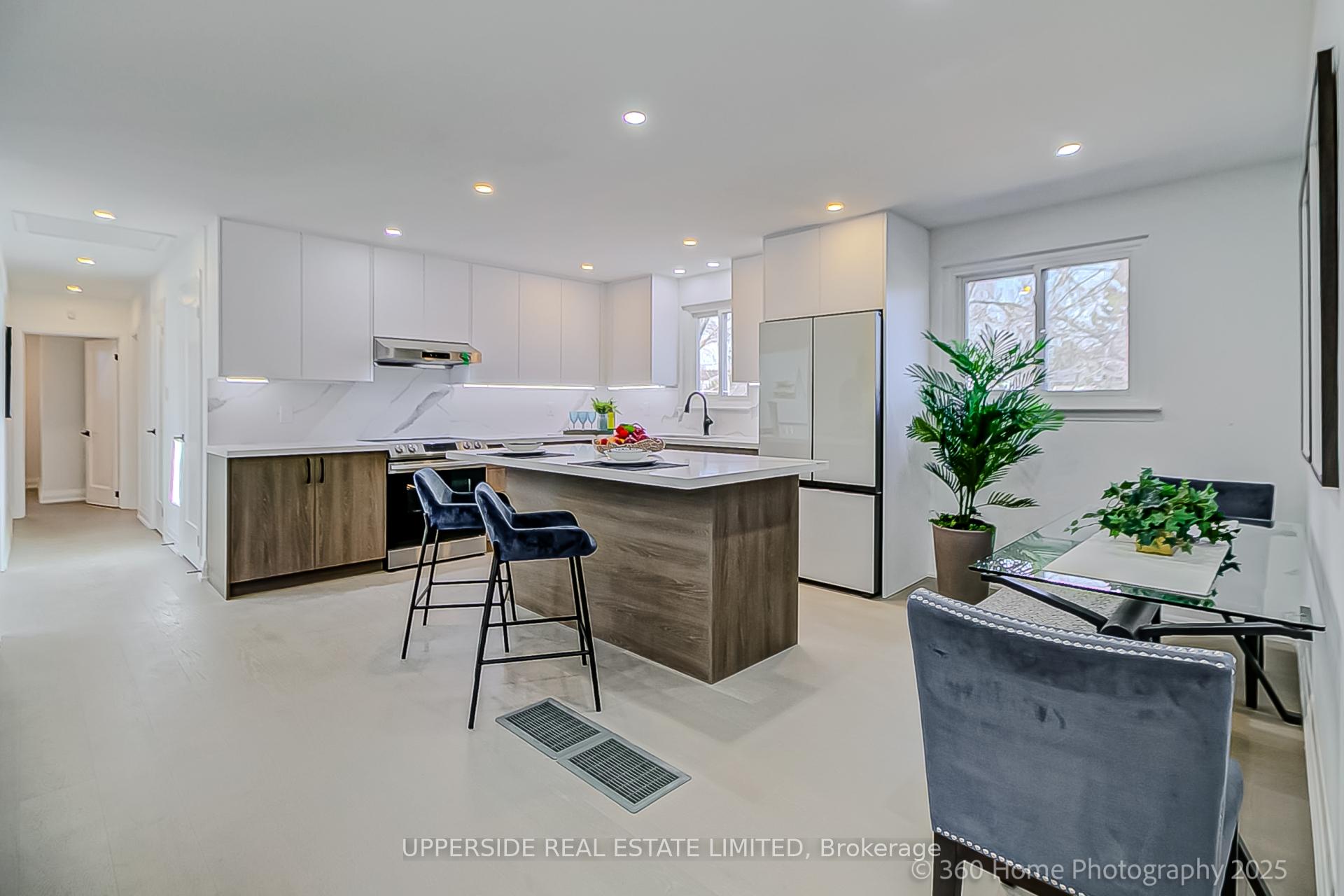 Photo 6 of 2 Christman Court, Markham, Markham Village — HOMEH