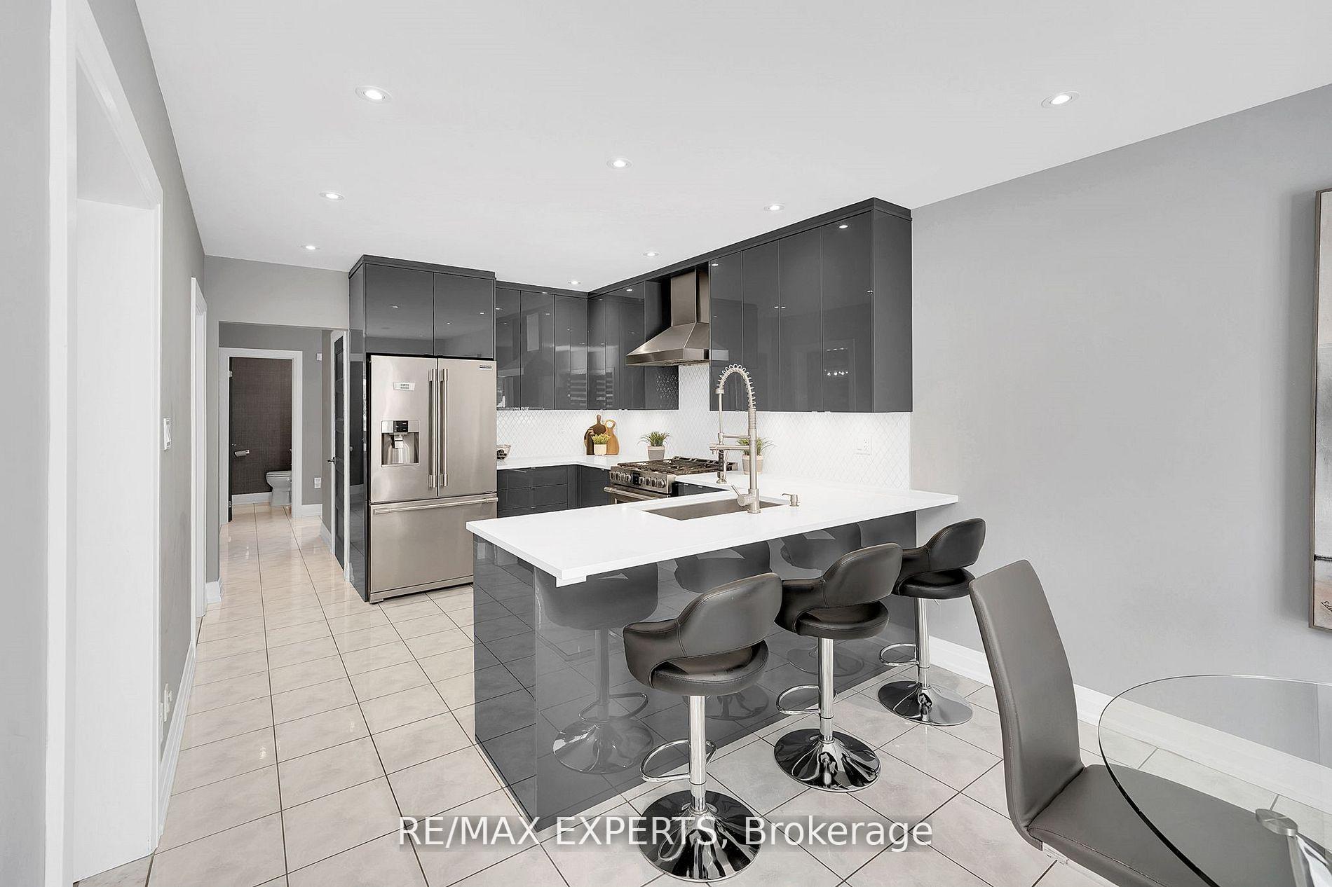 Photo 3 of 10 Kildrummy Gate, Vaughan, Maple — HOMEH