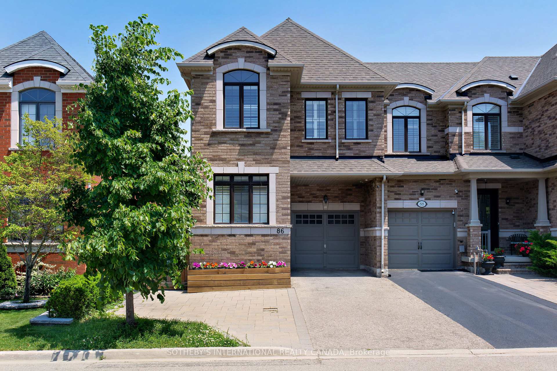 Front of 86 Alexie Way