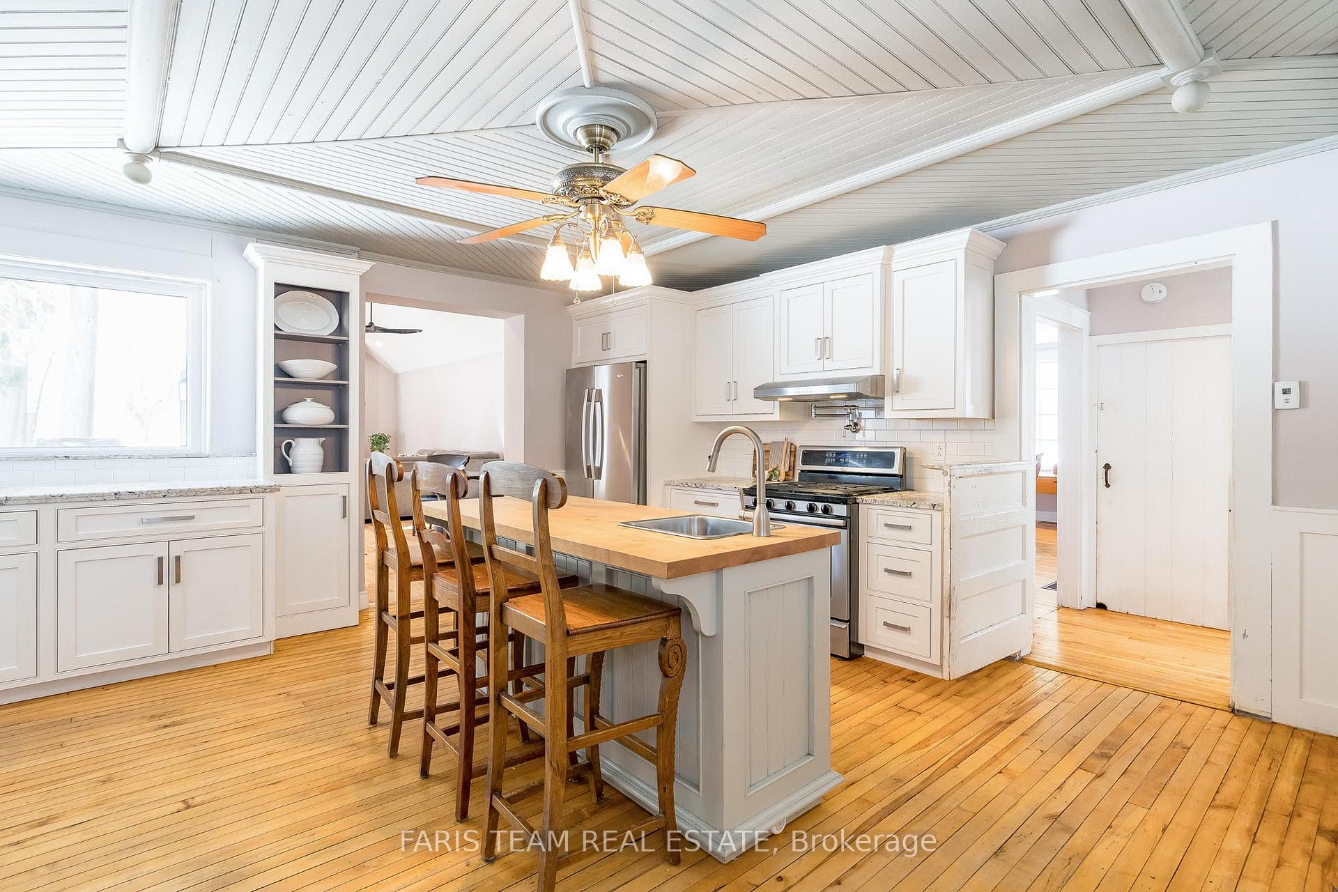 Photo 3 of 6236 Penetanguishene Road, Springwater, Elmvale — HOMEH
