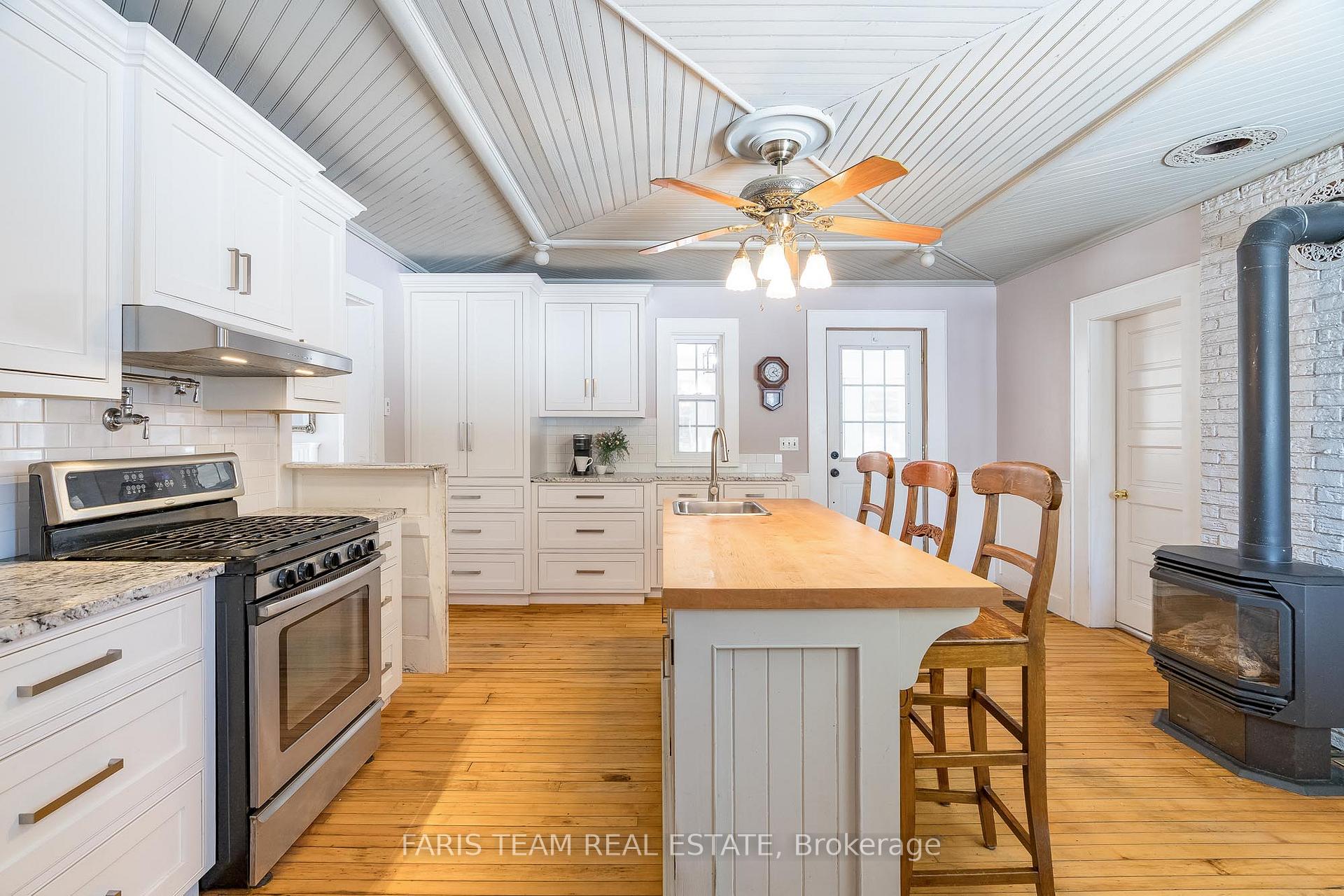 Photo 9 of 6236 Penetanguishene Road, Springwater, Elmvale — HOMEH