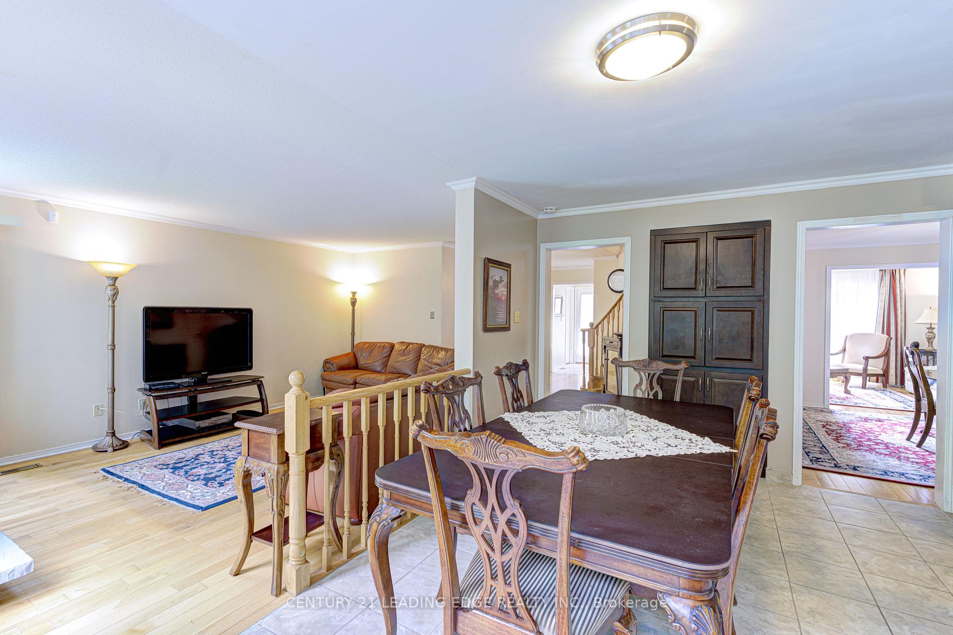 Photo 3 of 3281 Folkway Drive, Burlington, Headon — HOMEH