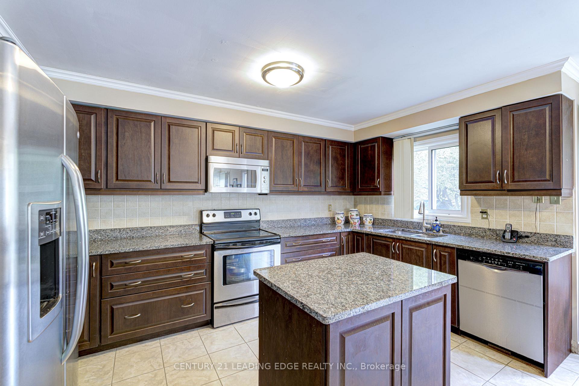 Photo 5 of 3281 Folkway Drive, Burlington, Headon — HOMEH
