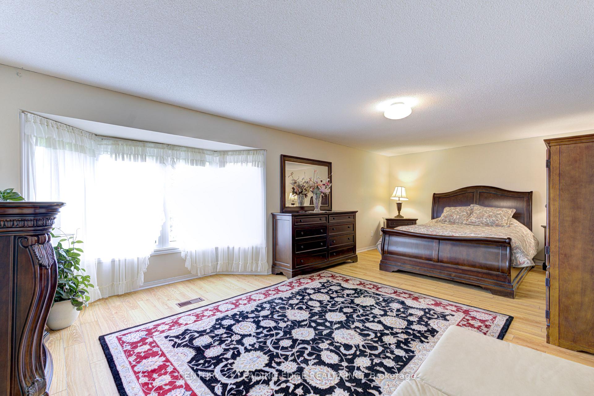 Photo 6 of 3281 Folkway Drive, Burlington, Headon — HOMEH