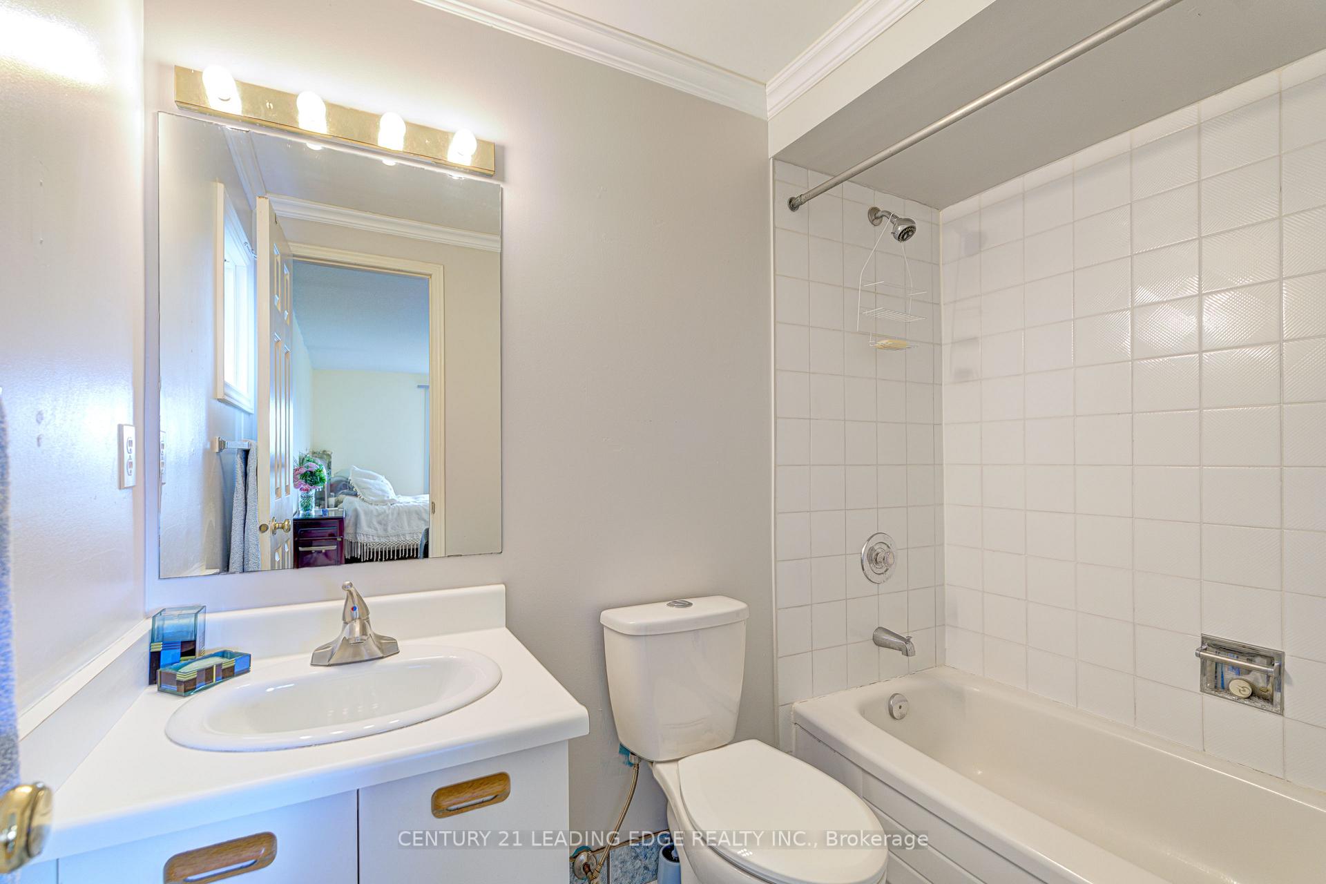 Photo 4 of 3281 Folkway Drive, Burlington, Headon — HOMEH
