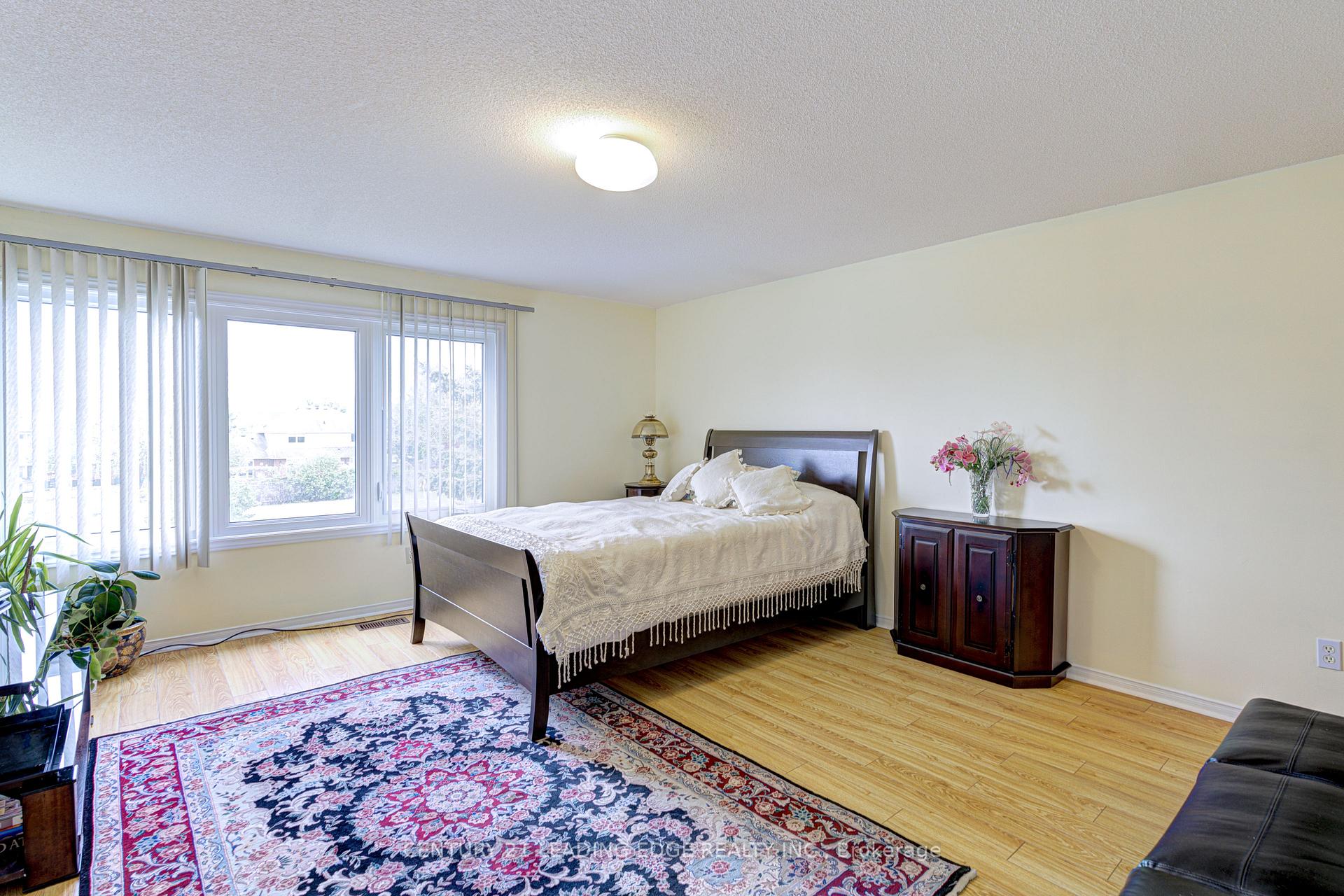 Photo 7 of 3281 Folkway Drive, Burlington, Headon — HOMEH