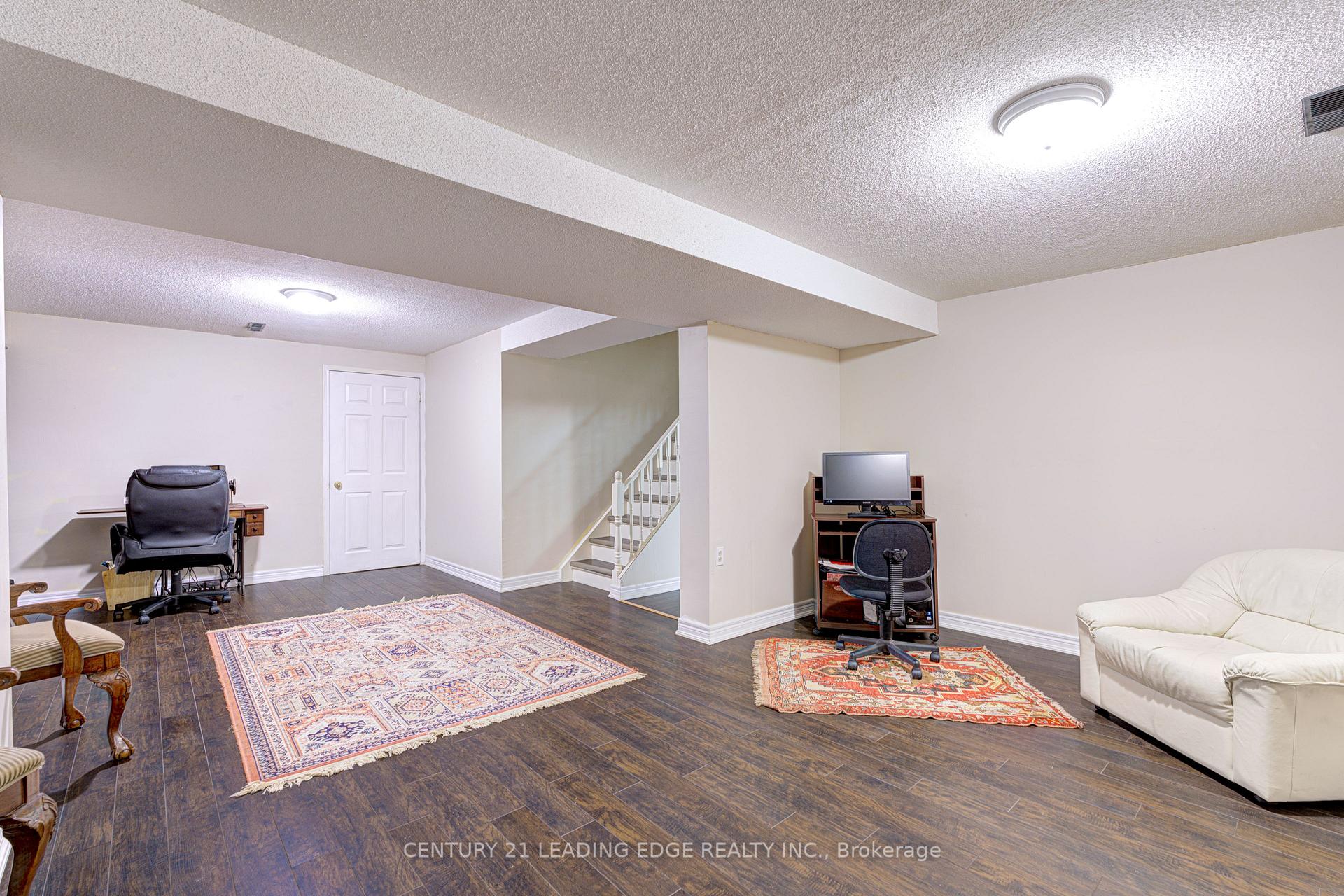 Photo 9 of 3281 Folkway Drive, Burlington, Headon — HOMEH