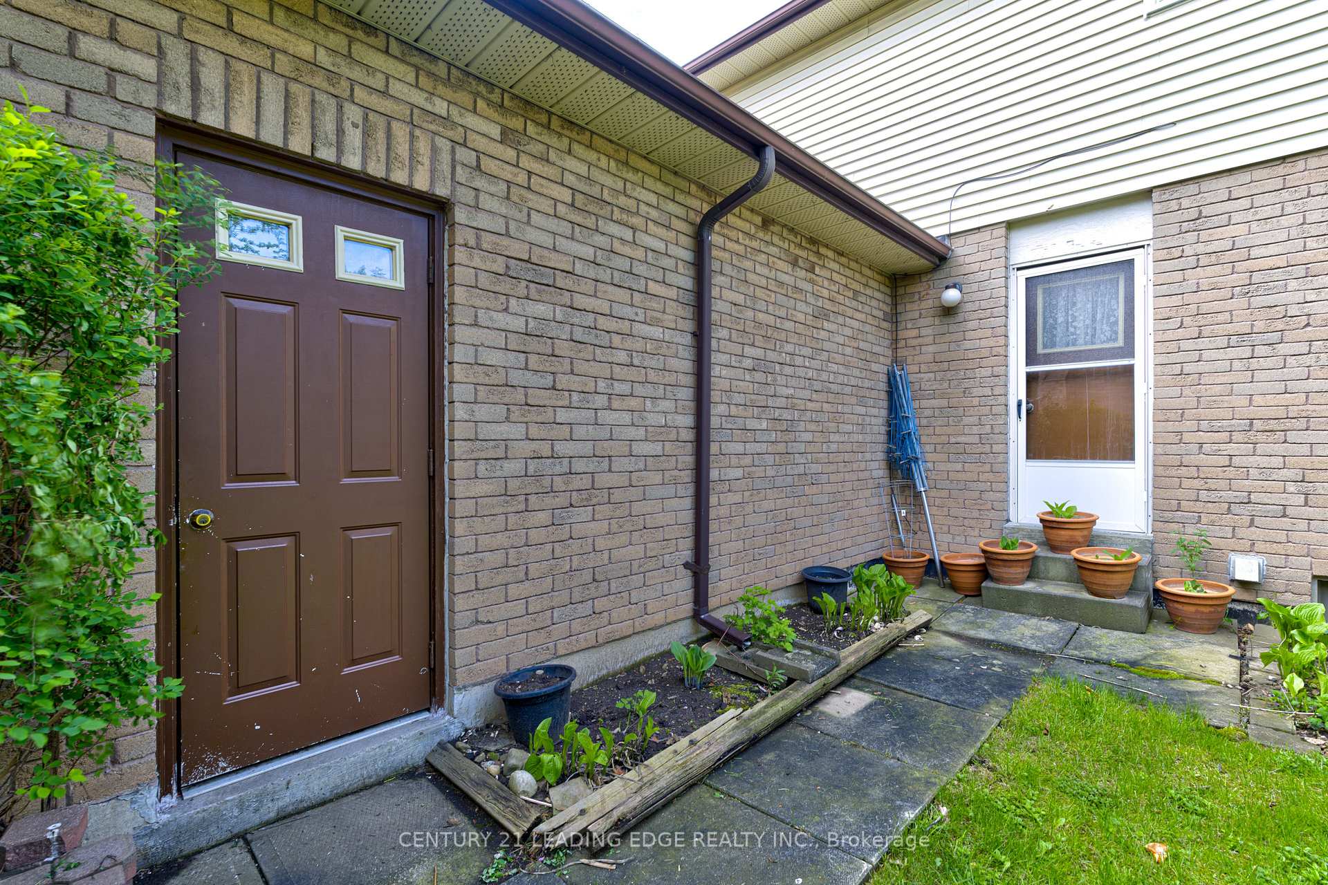 Photo 13 of 3281 Folkway Drive, Burlington, Headon — HOMEH