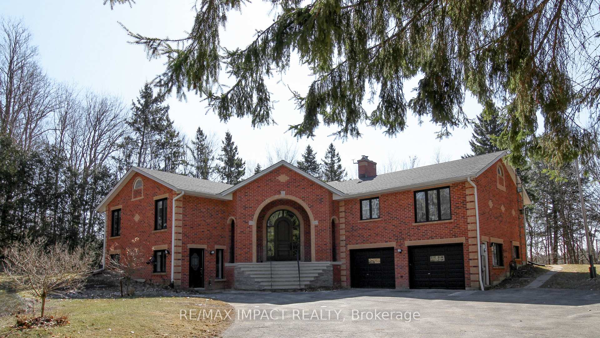 Front of 215 Raglan Road W