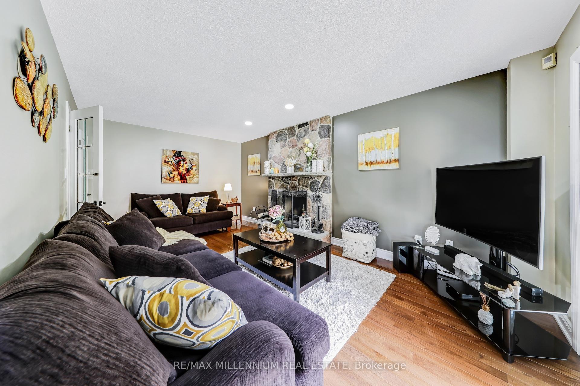 Photo 20 of 207 Hoover Drive, Pickering, Rougemount — HOMEH