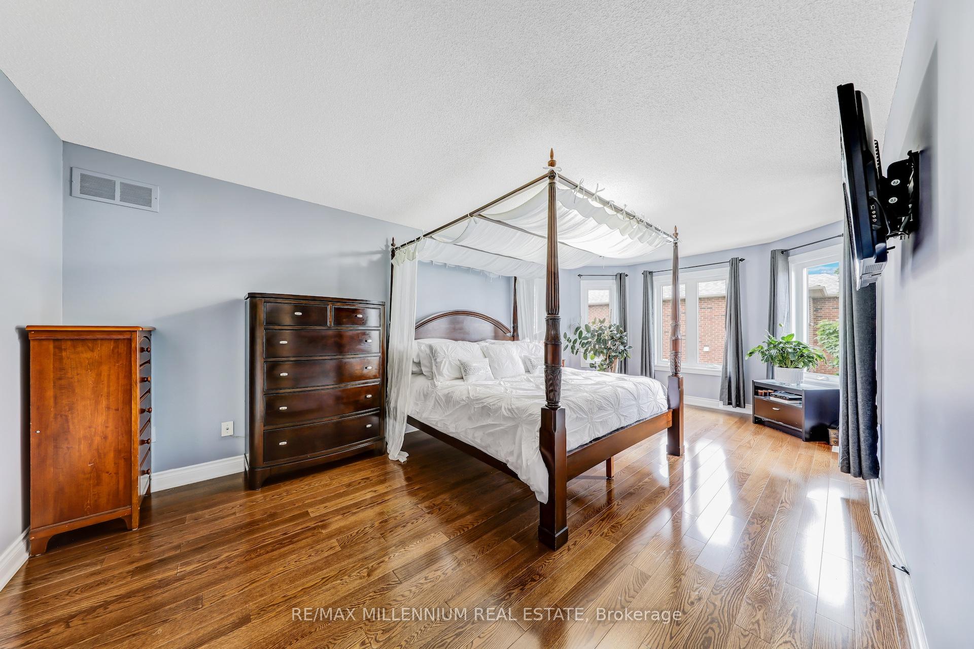 Photo 24 of 207 Hoover Drive, Pickering, Rougemount — HOMEH