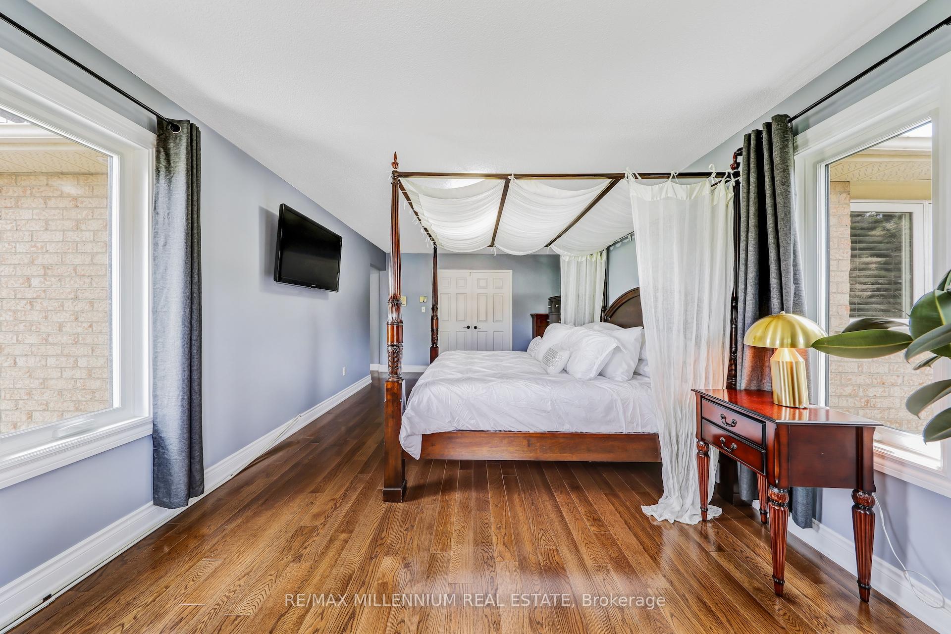 Photo 23 of 207 Hoover Drive, Pickering, Rougemount — HOMEH