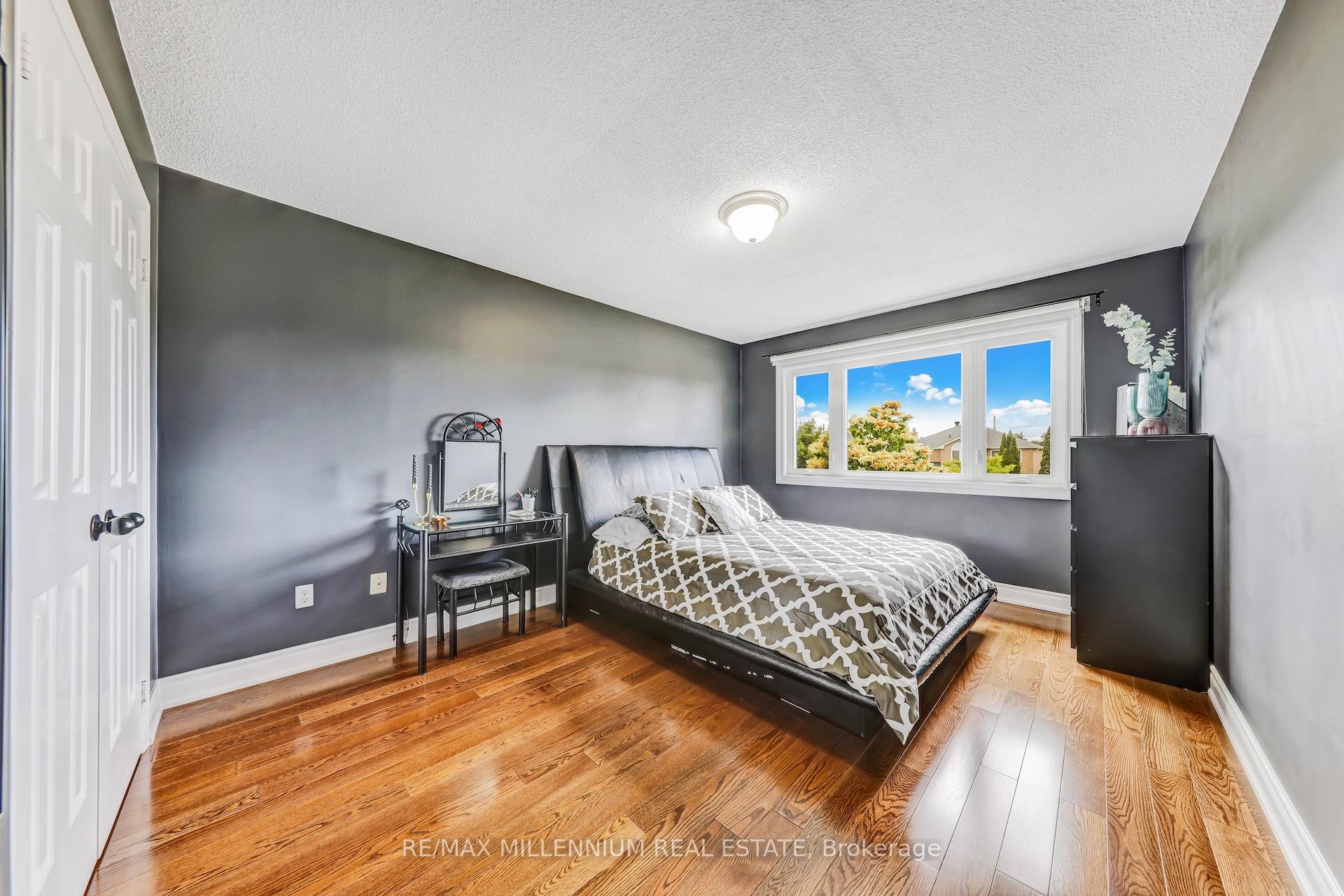 Photo 26 of 207 Hoover Drive, Pickering, Rougemount — HOMEH