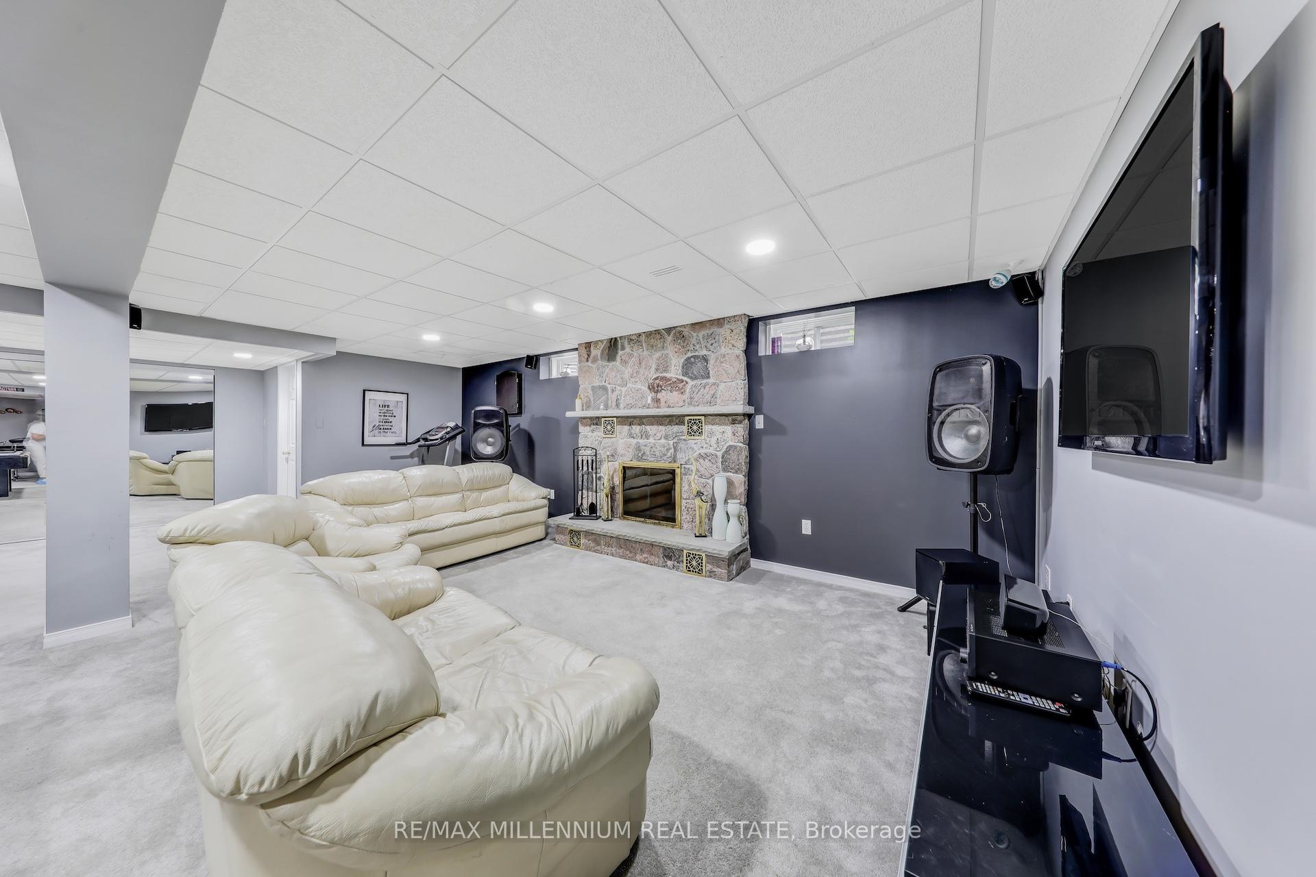 Photo 35 of 207 Hoover Drive, Pickering, Rougemount — HOMEH