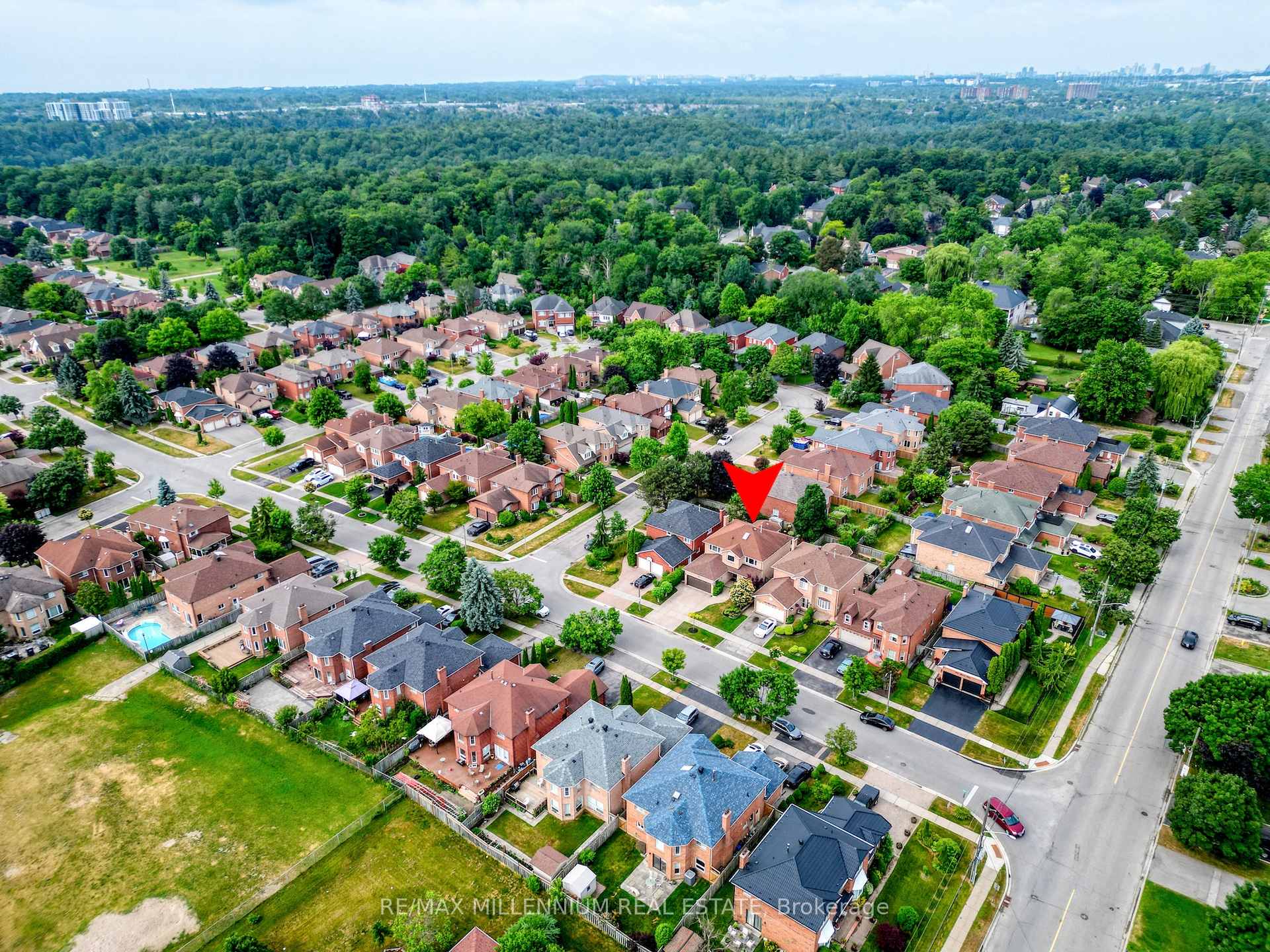 Photo 46 of 207 Hoover Drive, Pickering, Rougemount — HOMEH