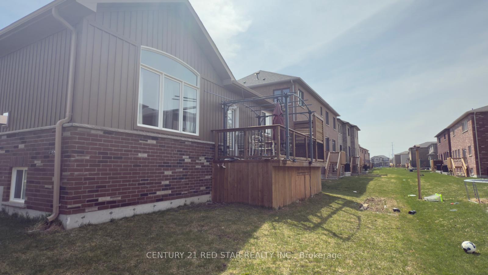 Photo 3 of 239 Centre Street, Clearview, Stayner — HOMEH