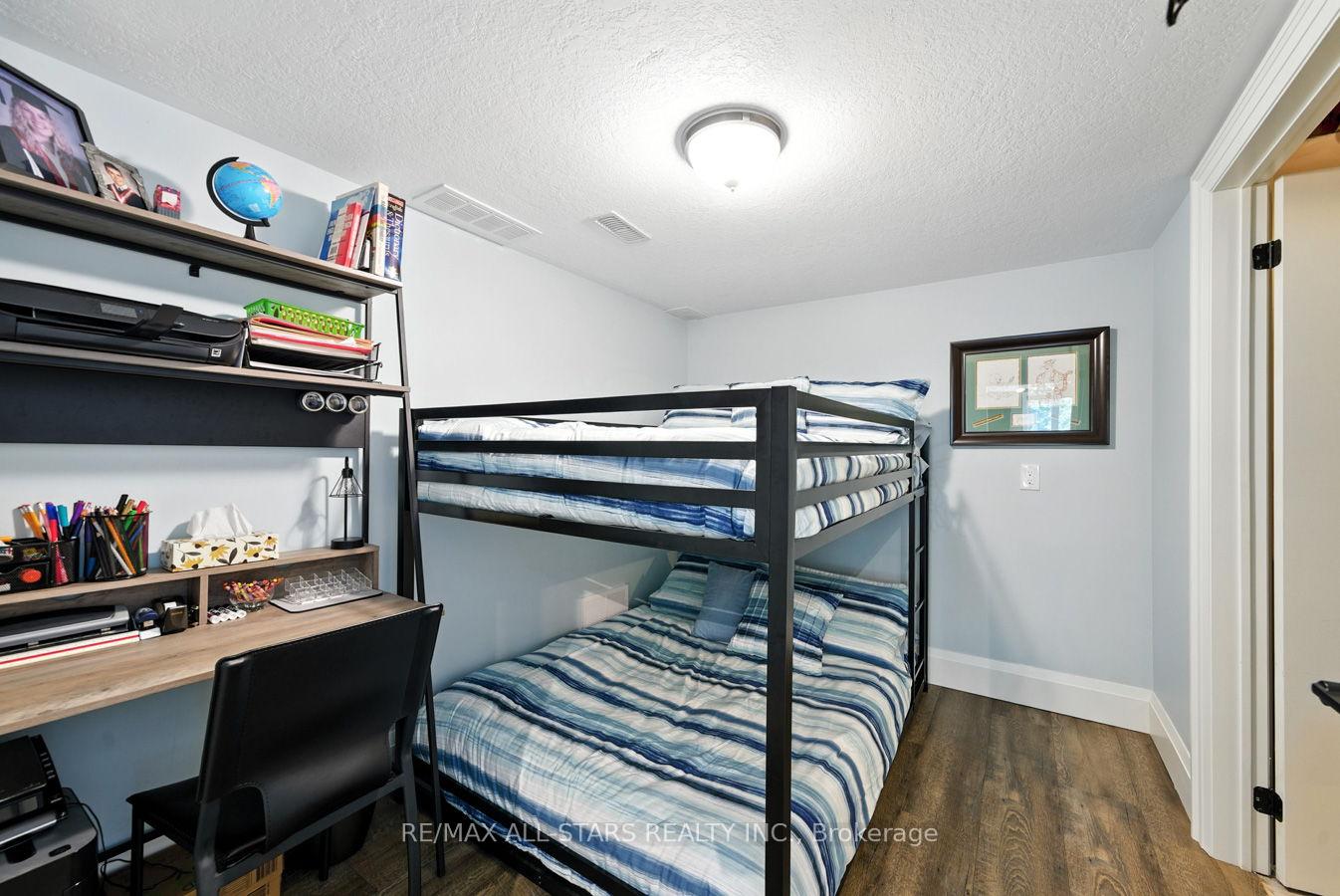 Photo 45 of 18 Pettet Drive, Scugog, Port Perry — HOMEH
