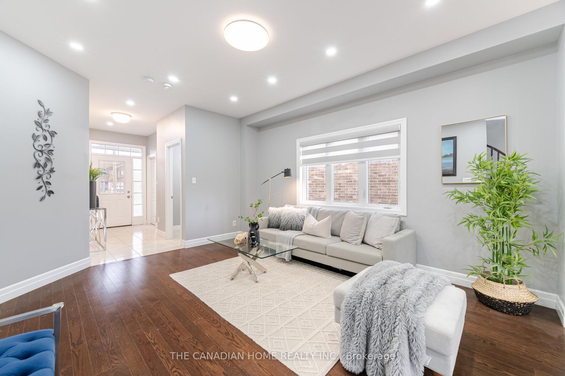 Photo 2 of 51 Newcastle Court, Kitchener, Huron Park — HOMEH